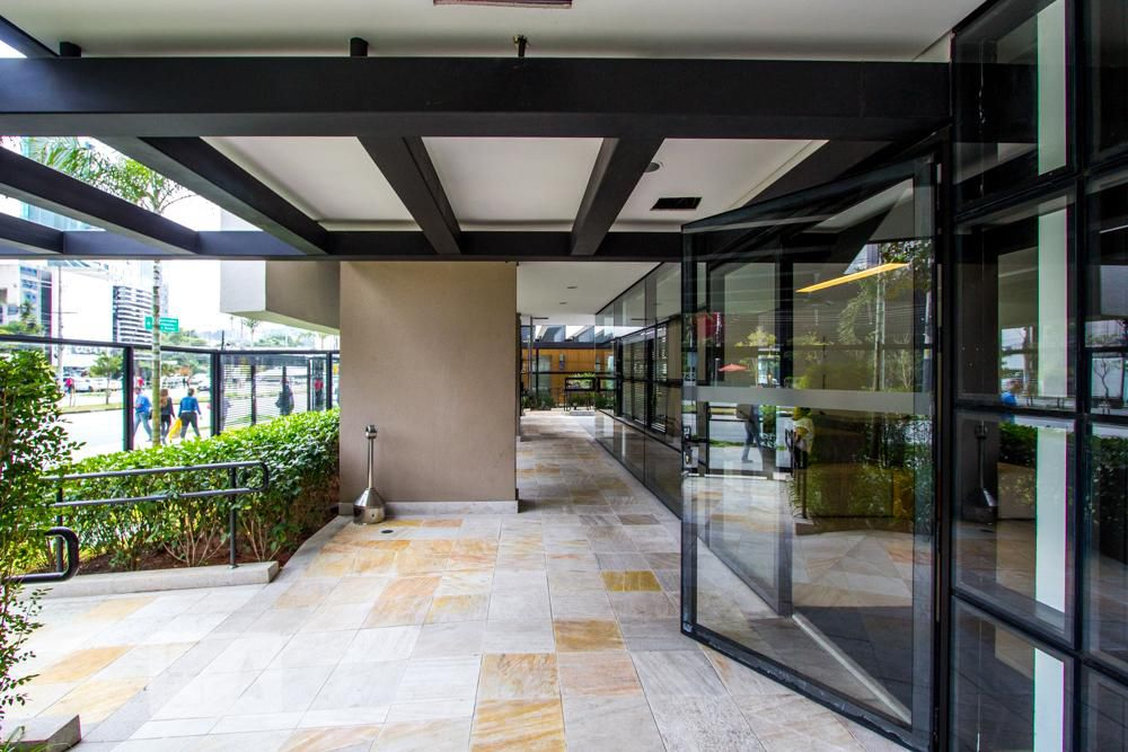 Entrada do Prédio - Limited Funchal