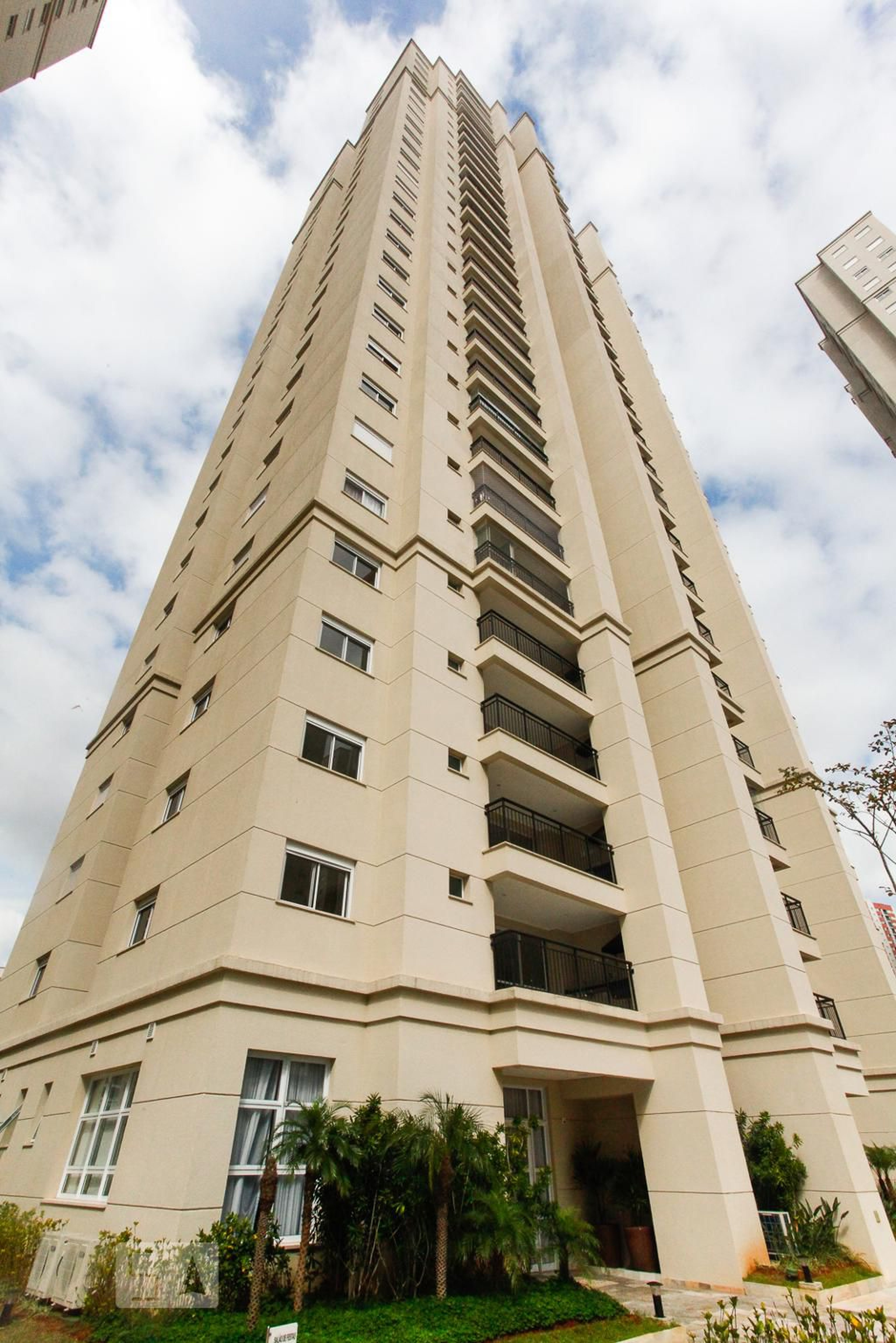 Prédio Condomínio Cidade Maia