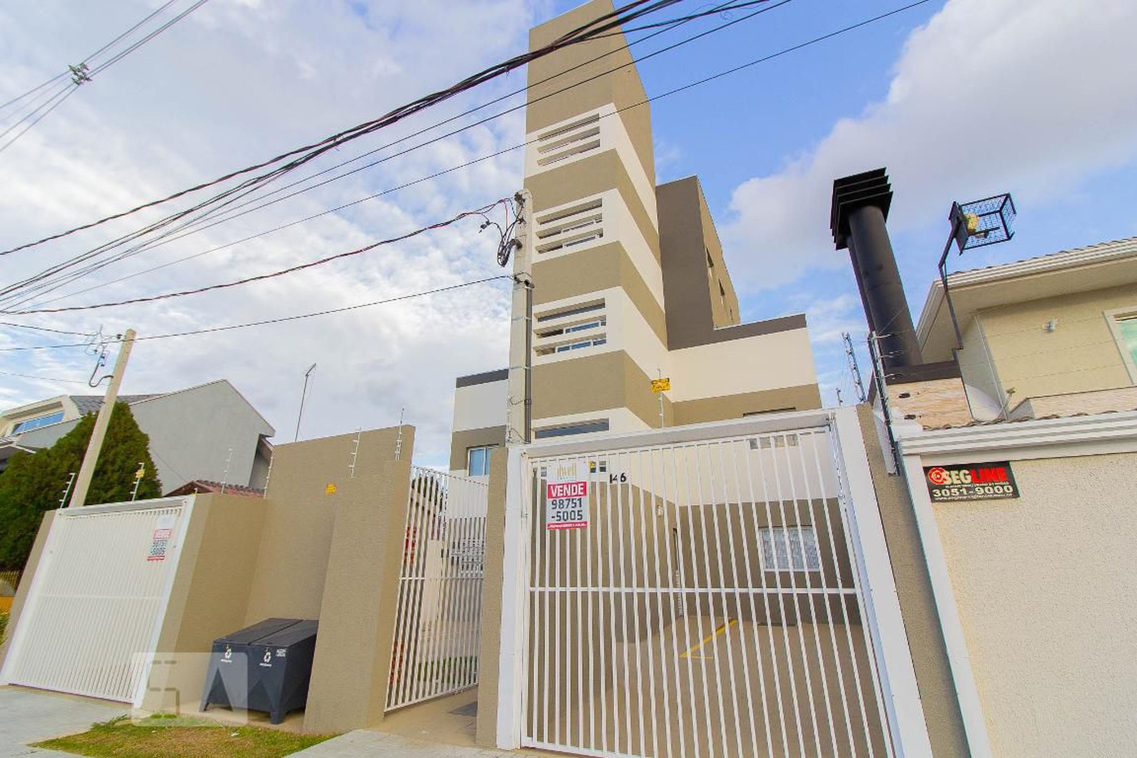 Fachada Condomínio em Rua Elzina Franco de Macedo, 146
