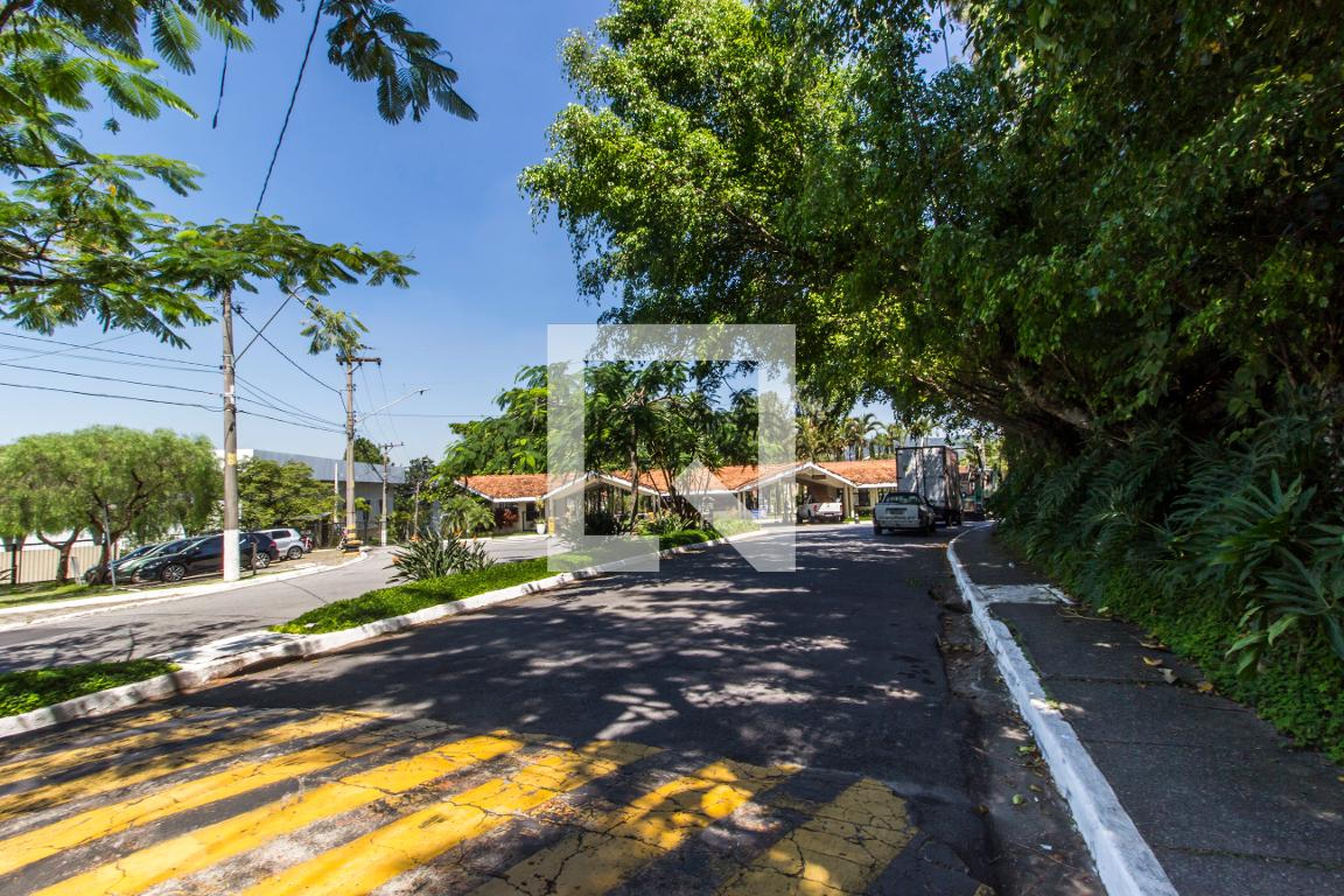 Fachada do Condomínio Condomínio em Alameda Maringá, 703