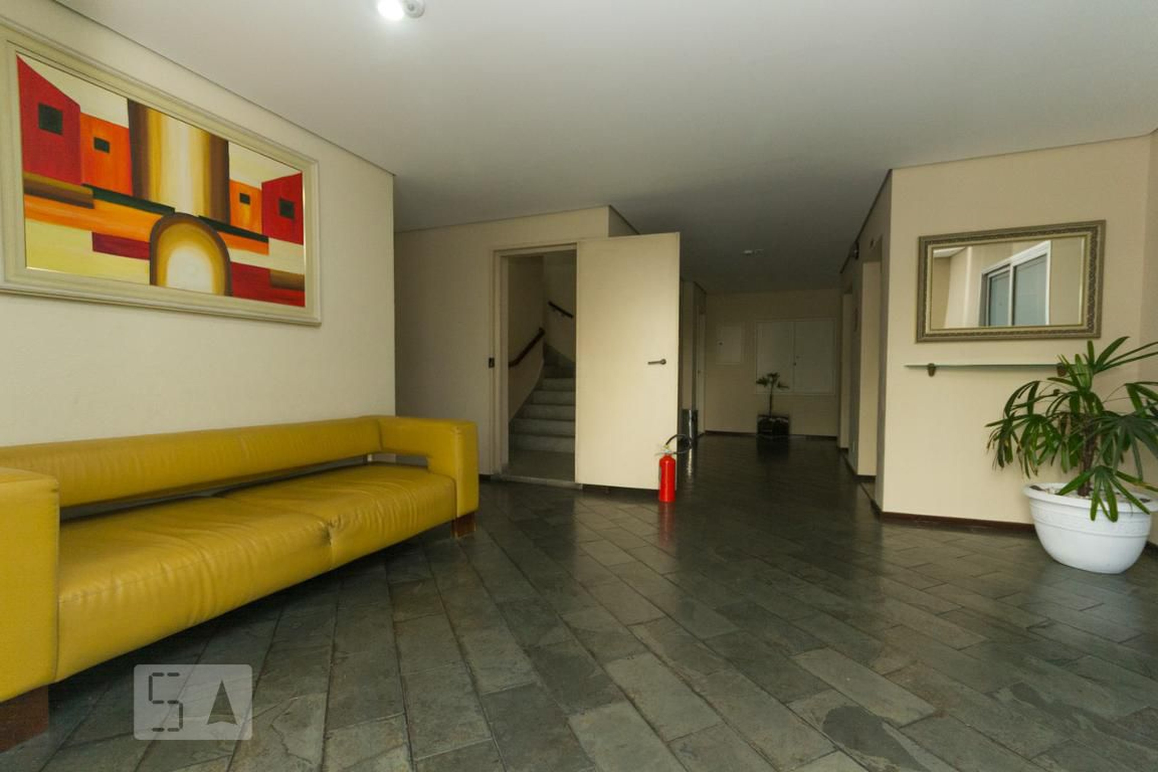 Hall - Mediterranee