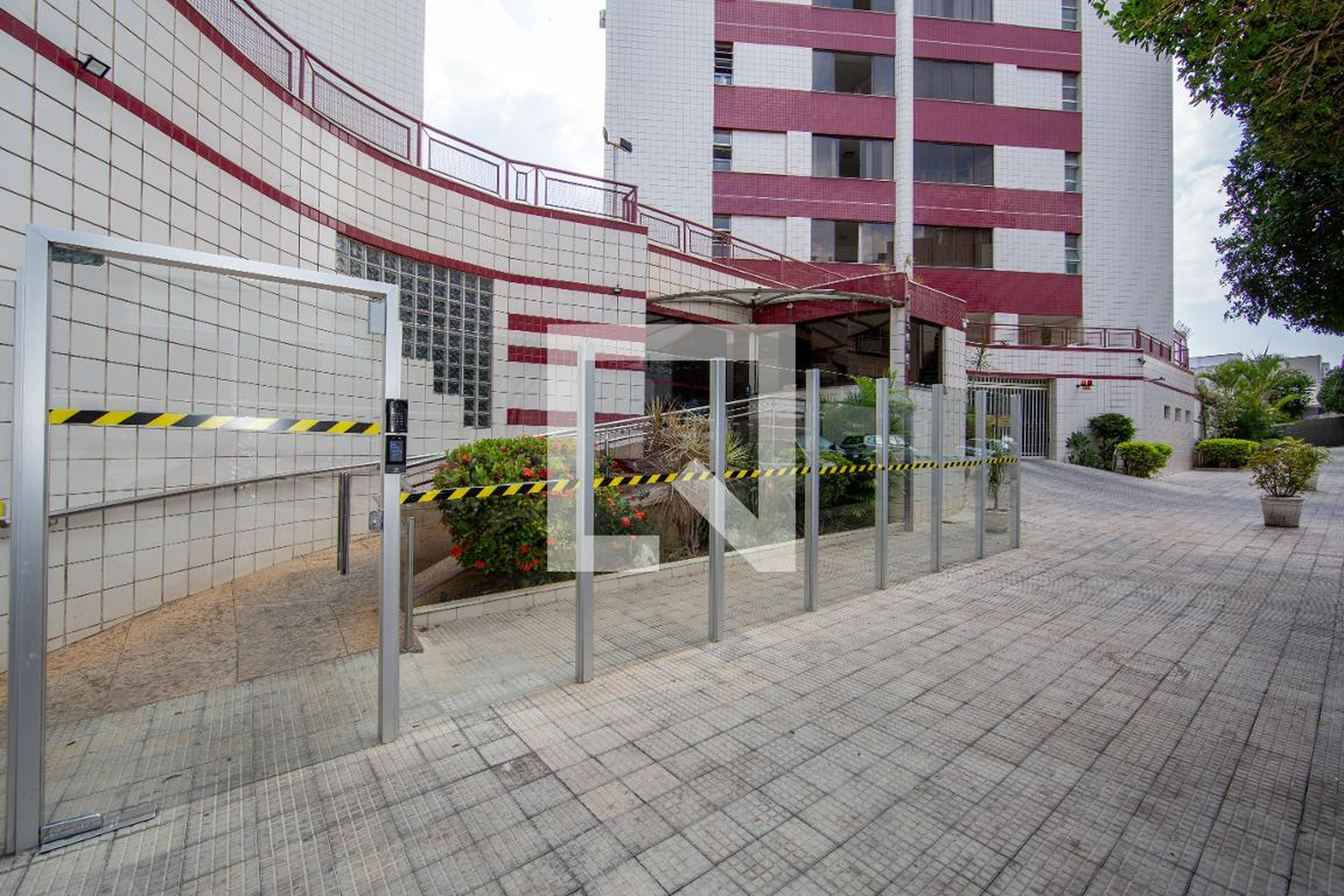 Fachada Condomínio em Rua Contria, 1500