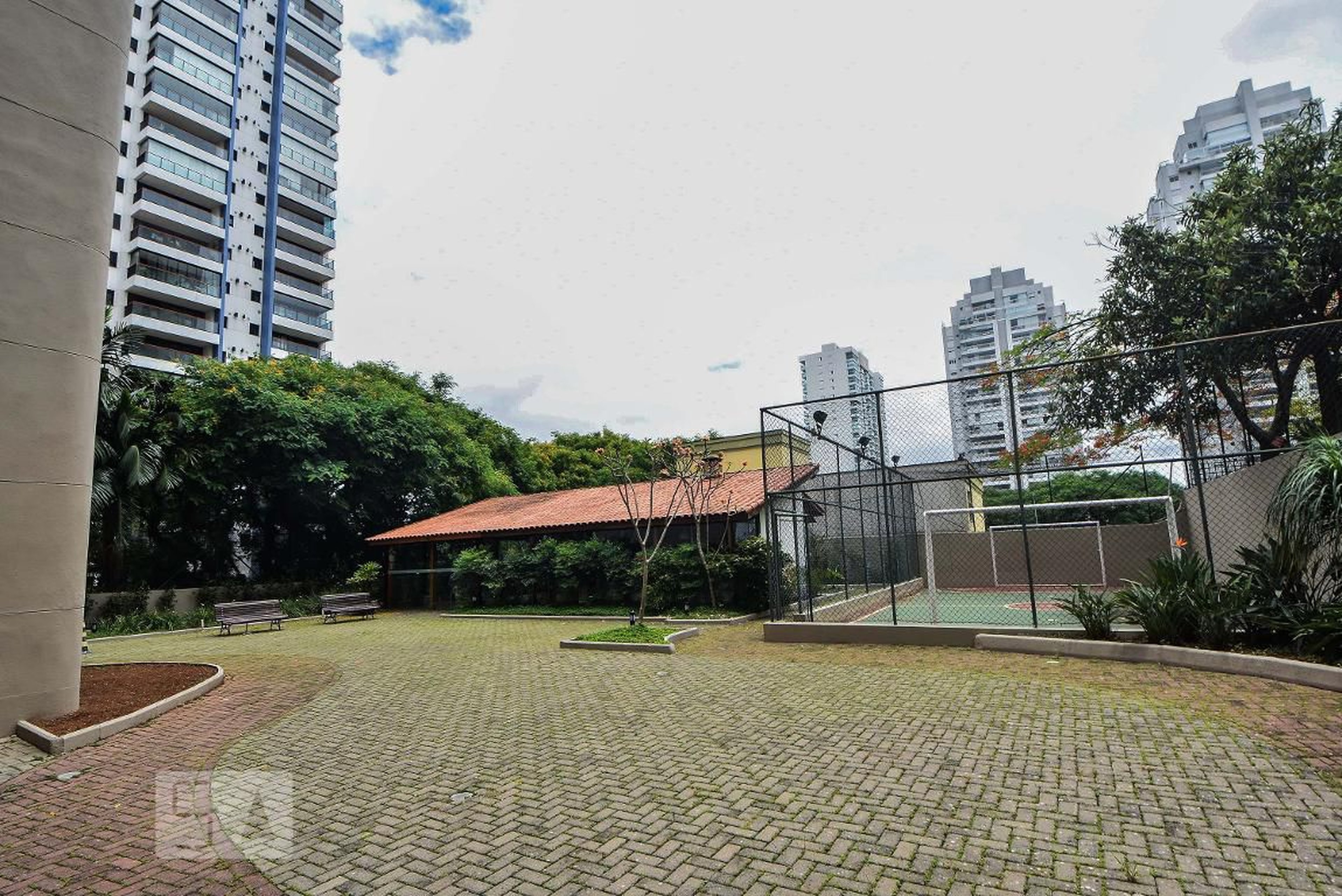 Condomínio - Veronese