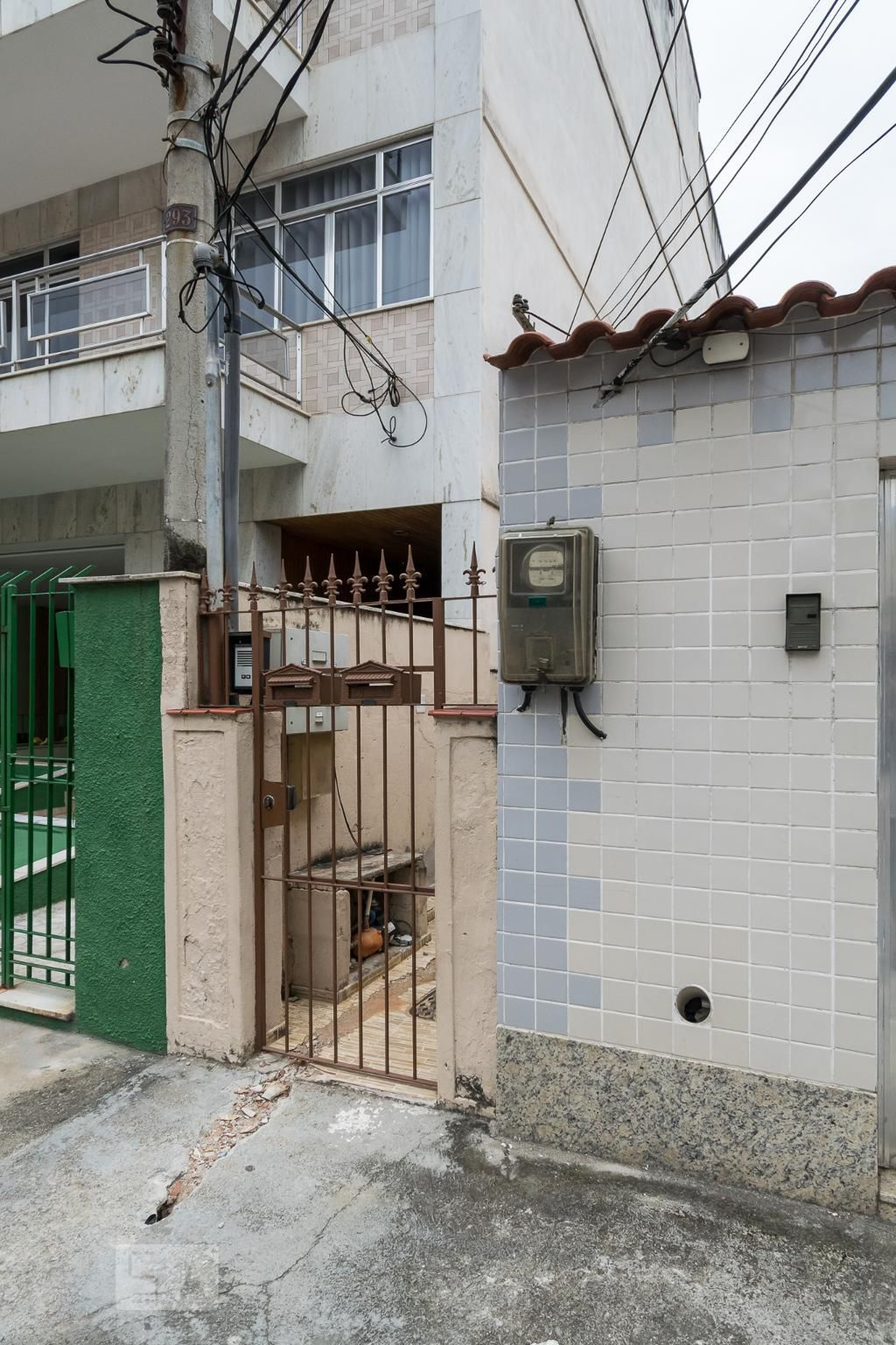 Fachada Condomínio em Rua Professor Artur Thiré, 301