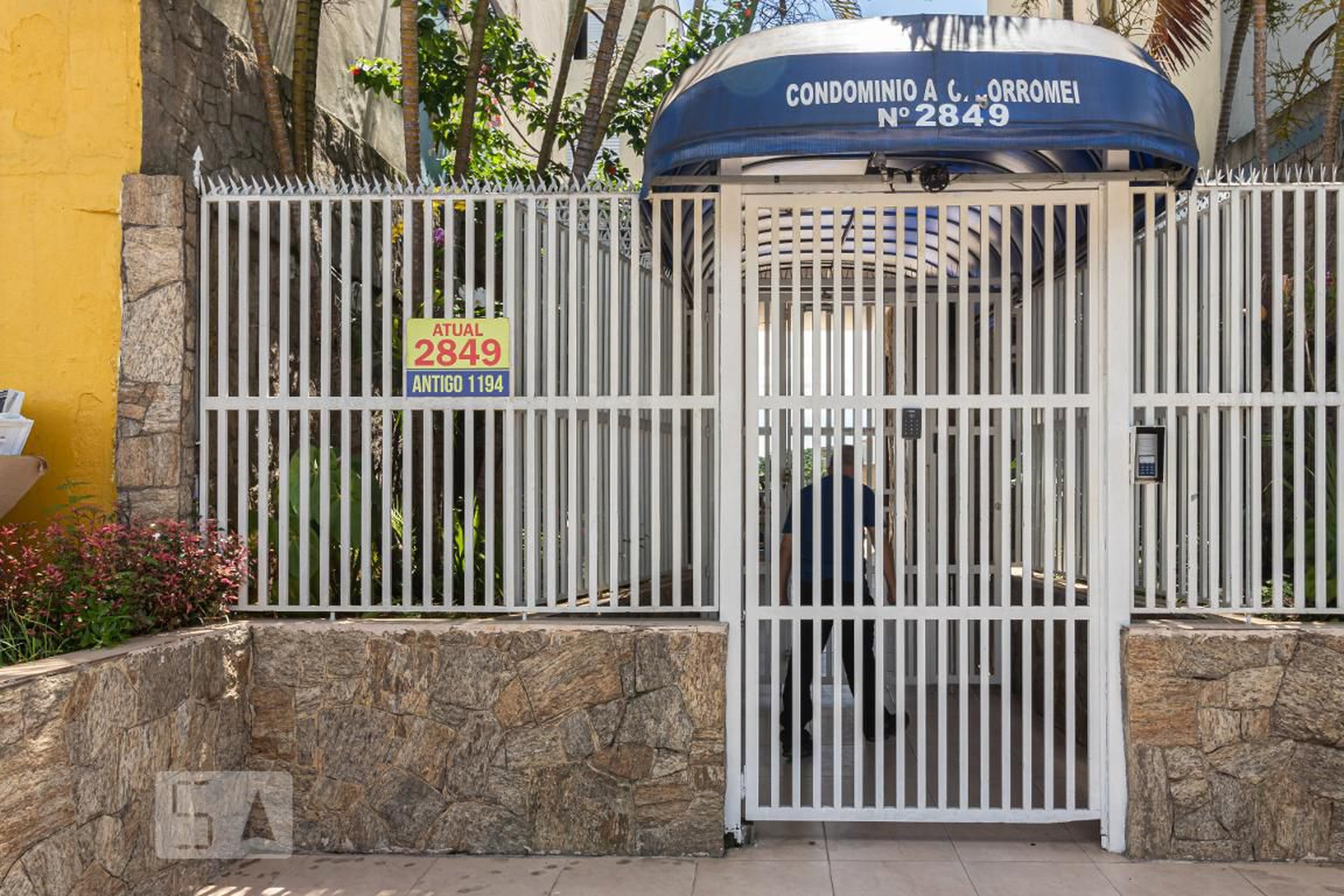 Fachada do Condomínio Condomínio Carlos Alberto Borrome