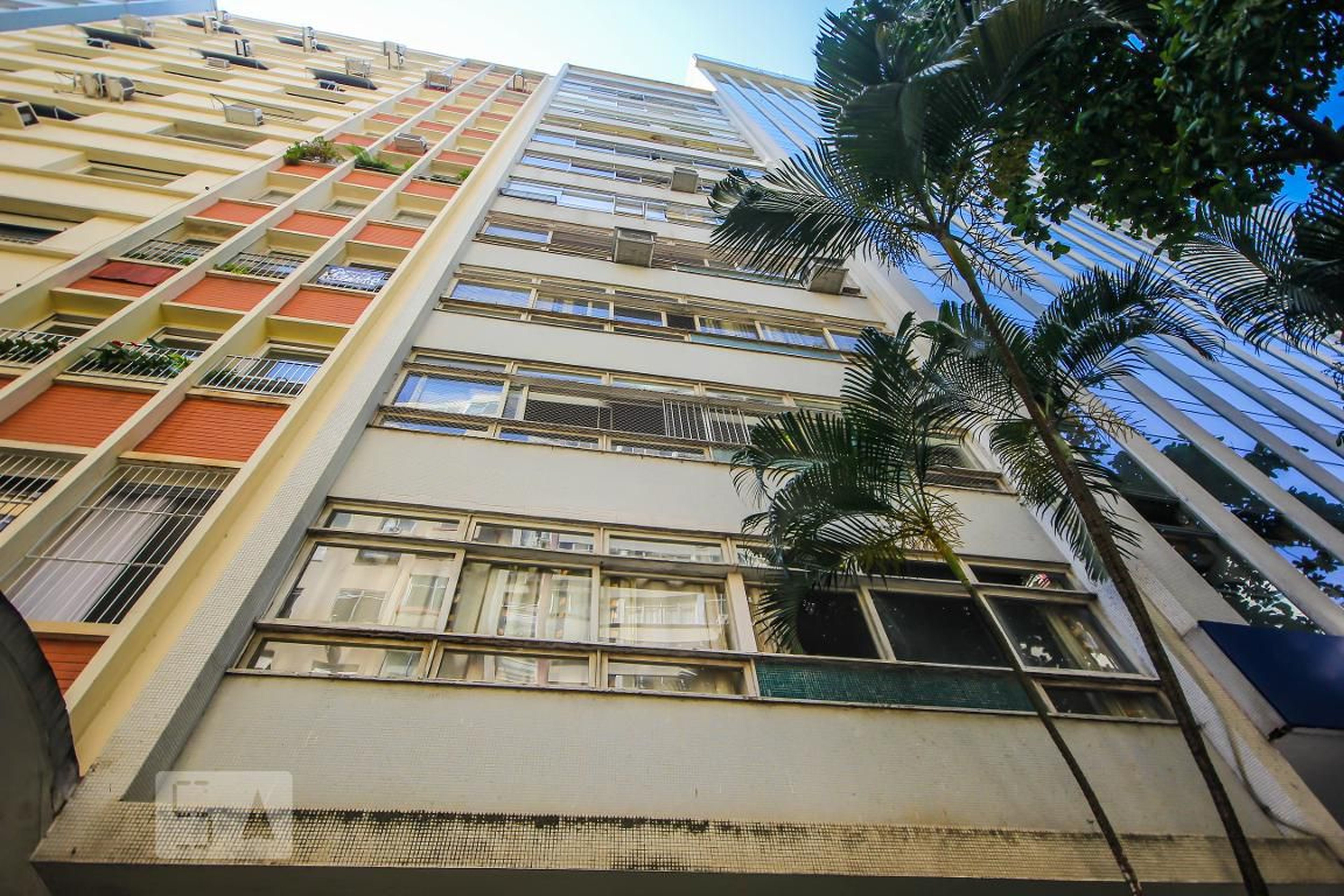 Fachada Condomínio em Rua Gustavo Sampaio, 336