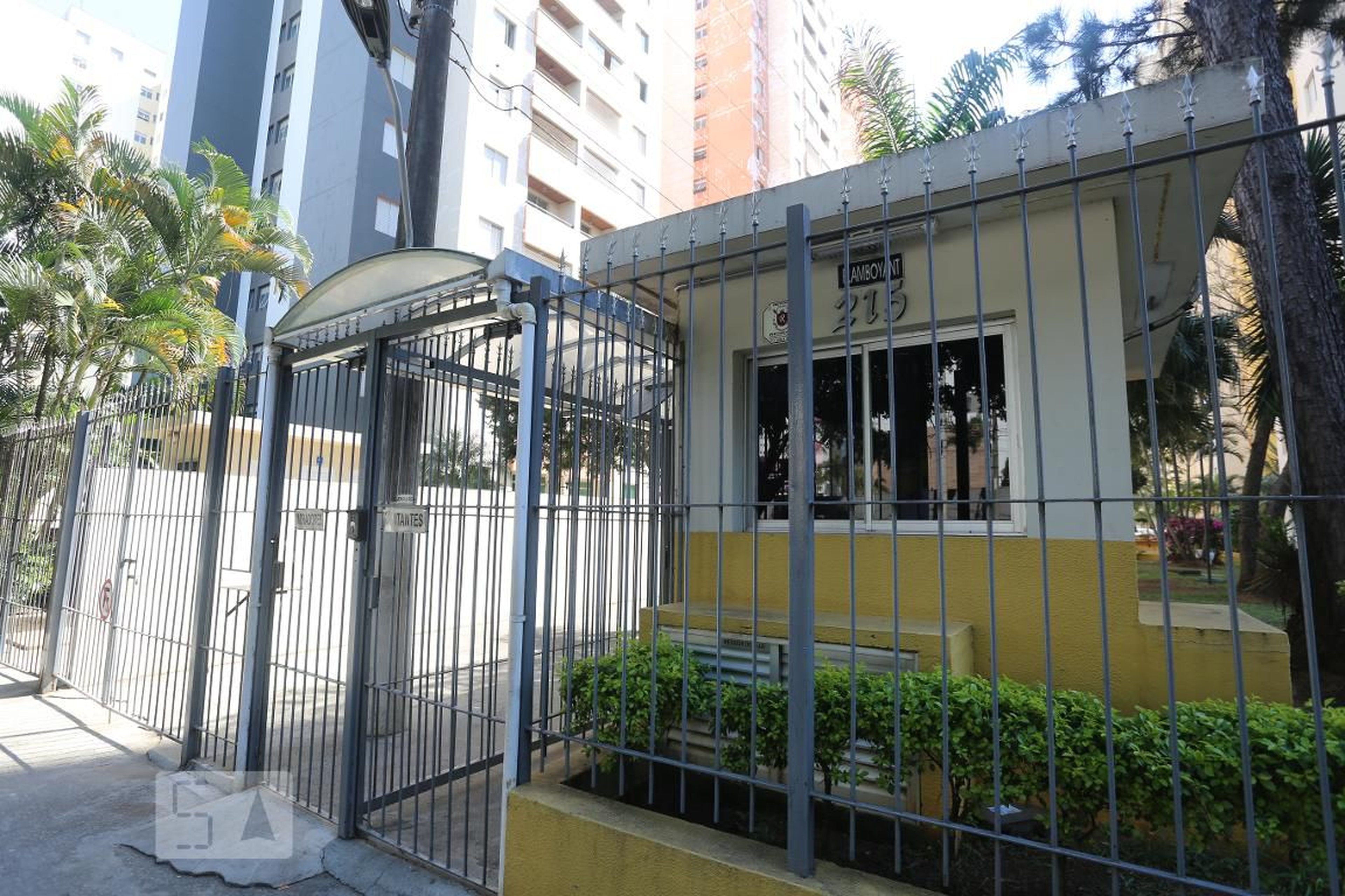 Fachada do Condomínio Condomínio Flamboyant