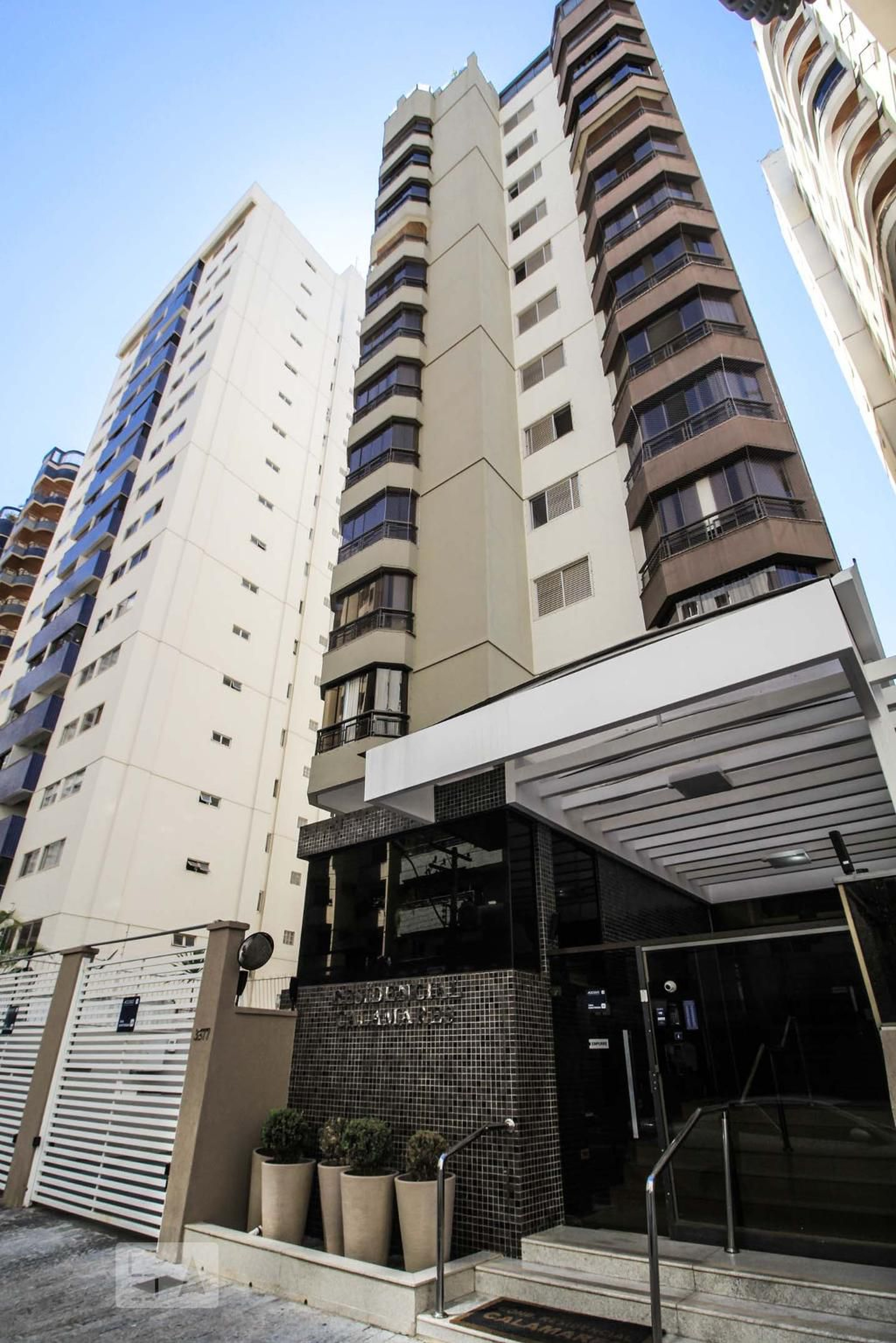 Fachada do Condomínio Residencial Calamares