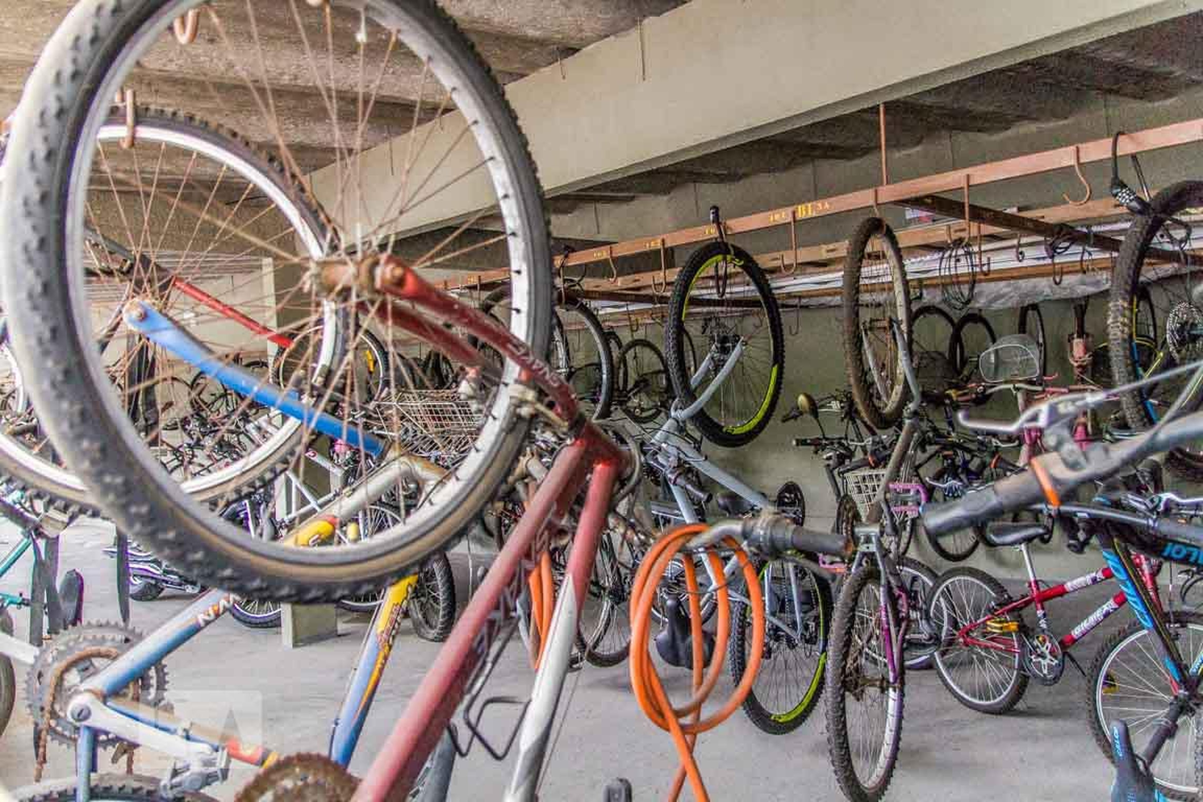 Bicicletário Condomínio em Avenida Maestro Paulo e Silva, 295