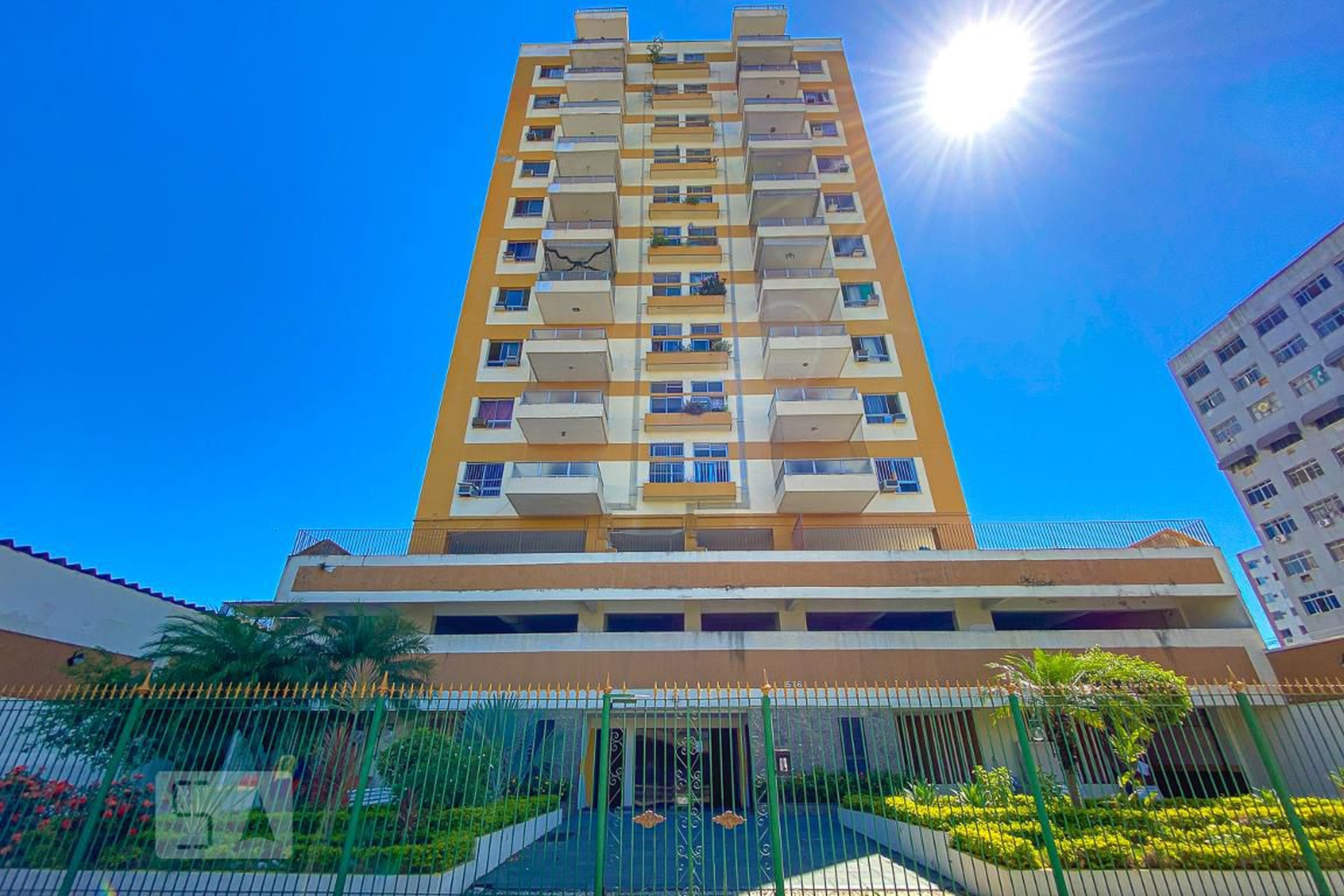 Fachada do Condomínio Condomínio Glória Maria