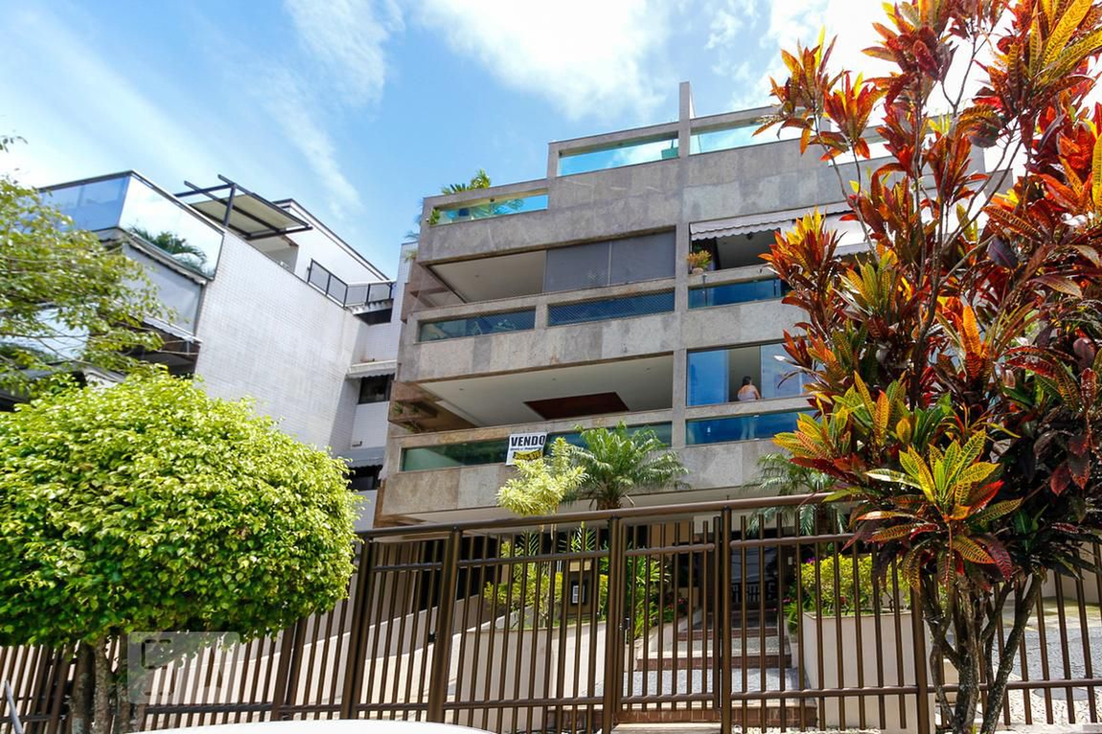 Fachada PRÉDIO DE 3 ANDARES