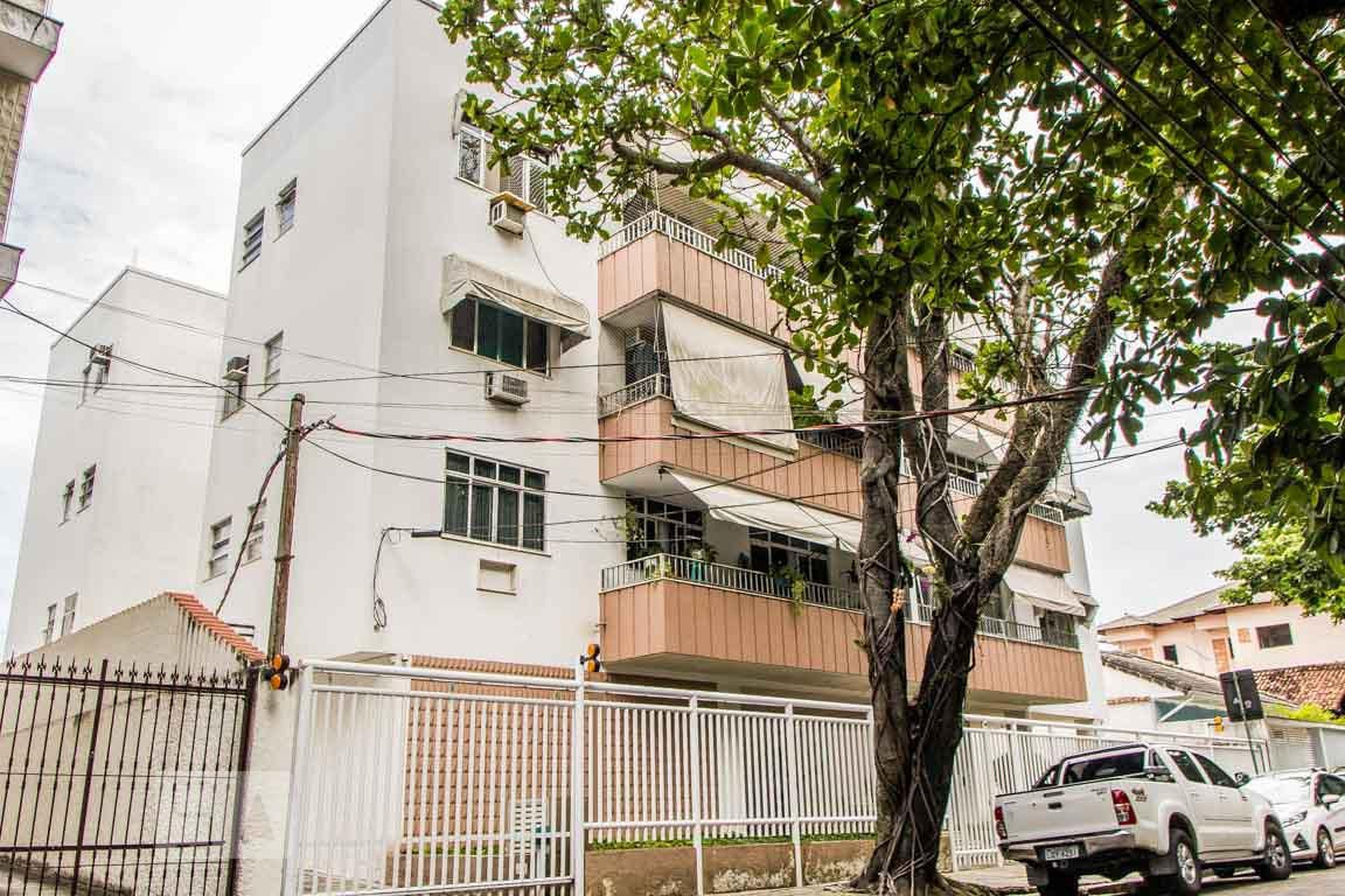 Fachada do Prédio Condomínio em Rua Juraci Camargo, 205