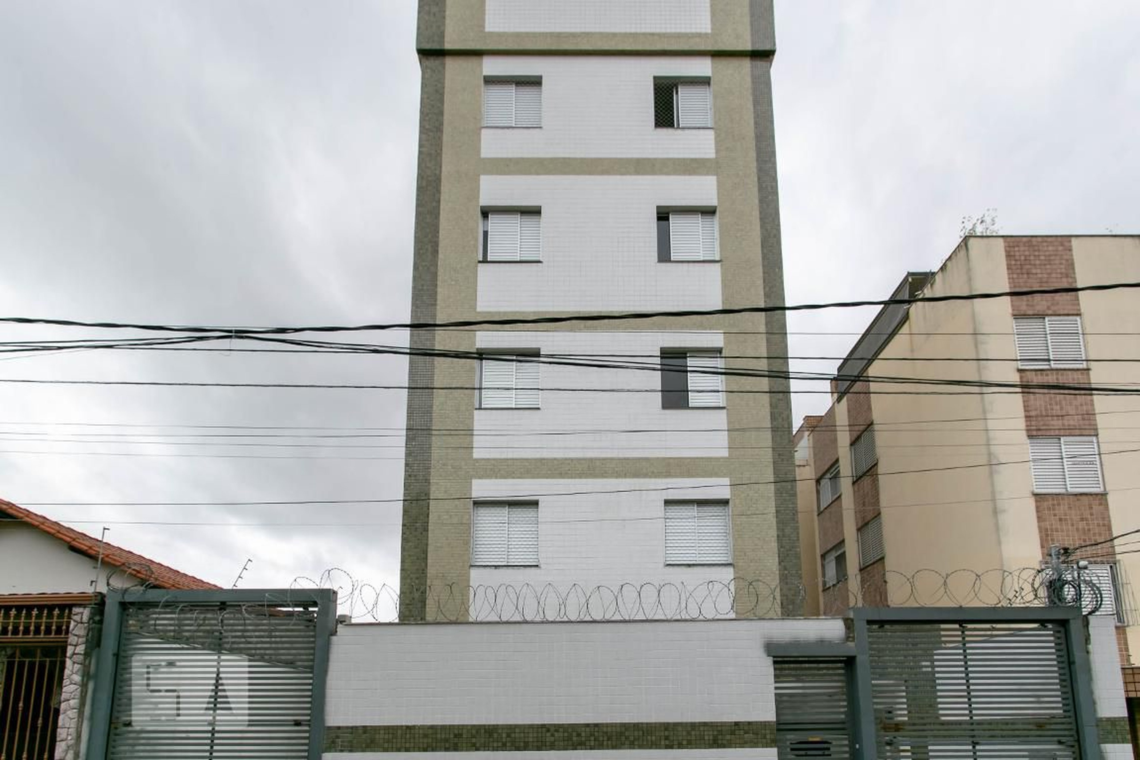 Fachada Condomínio em Rua Comandante Ary Lopes, 267