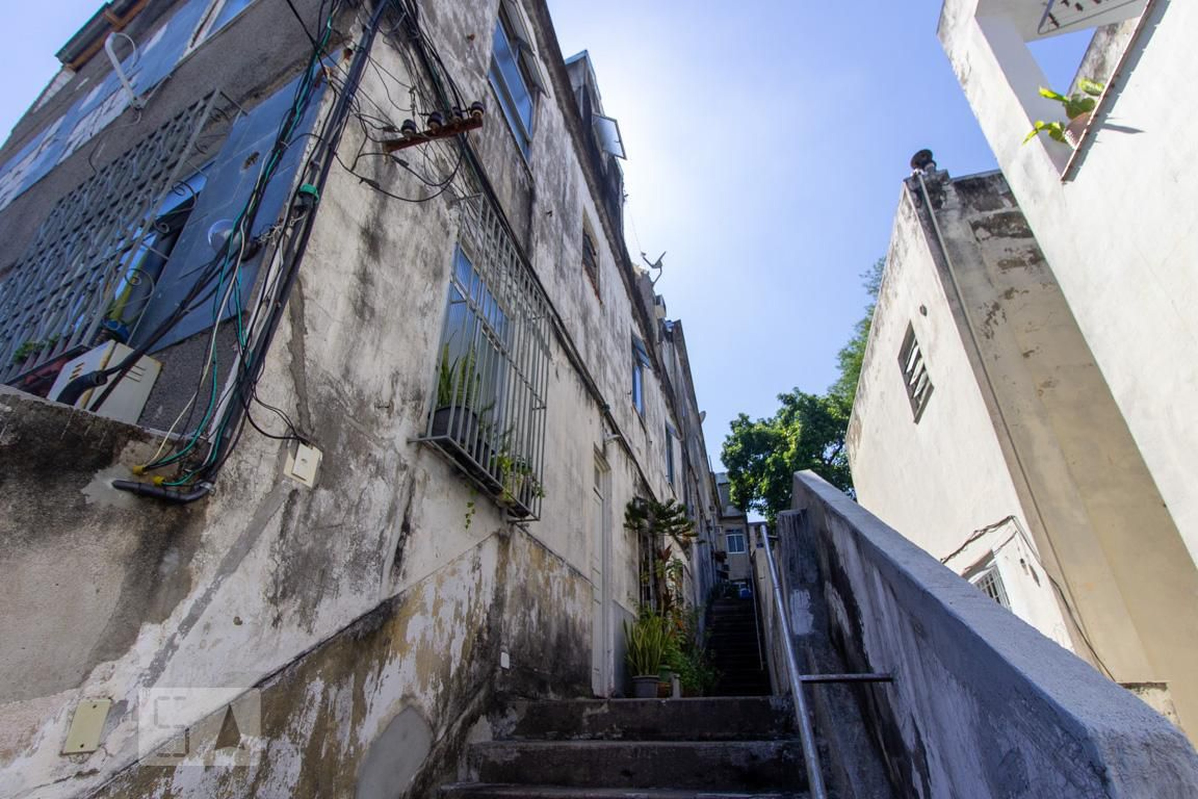 Fachada Condomínio em Rua da Vista Alegre, 17