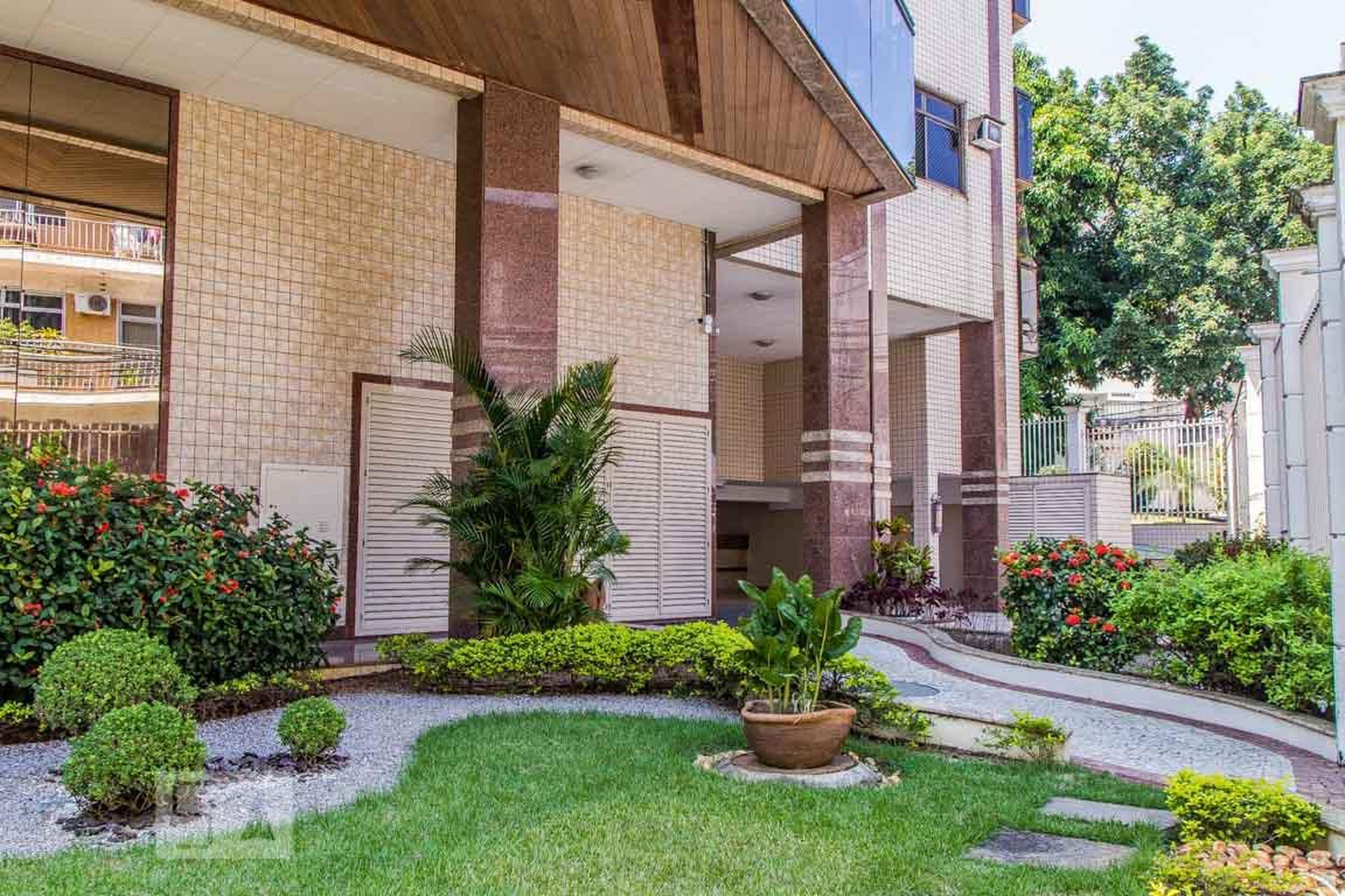 Fachada Condomínio em Rua Rui Vaz Pinto, 339