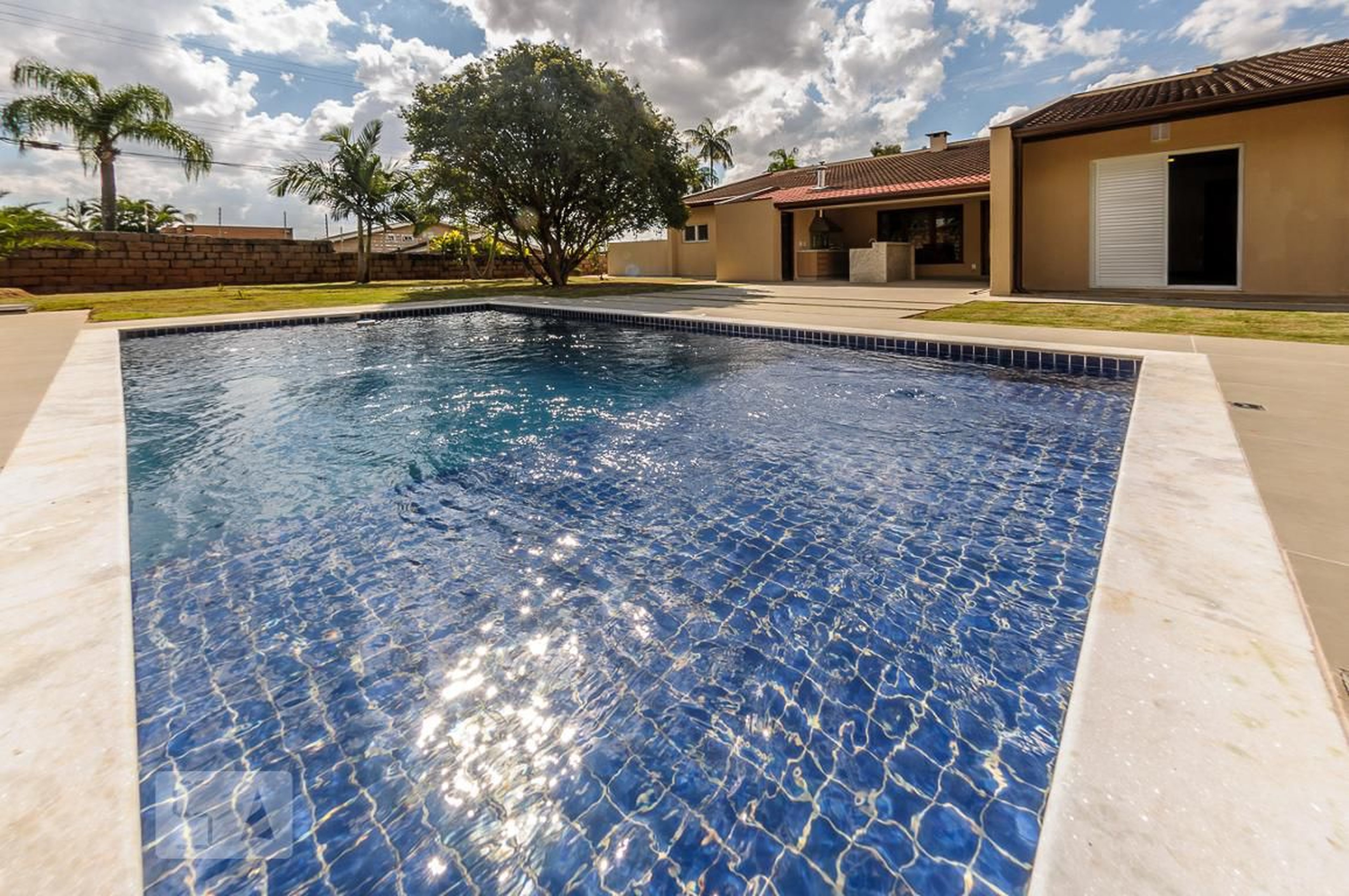 Piscina Condomínio BELLA FLORA