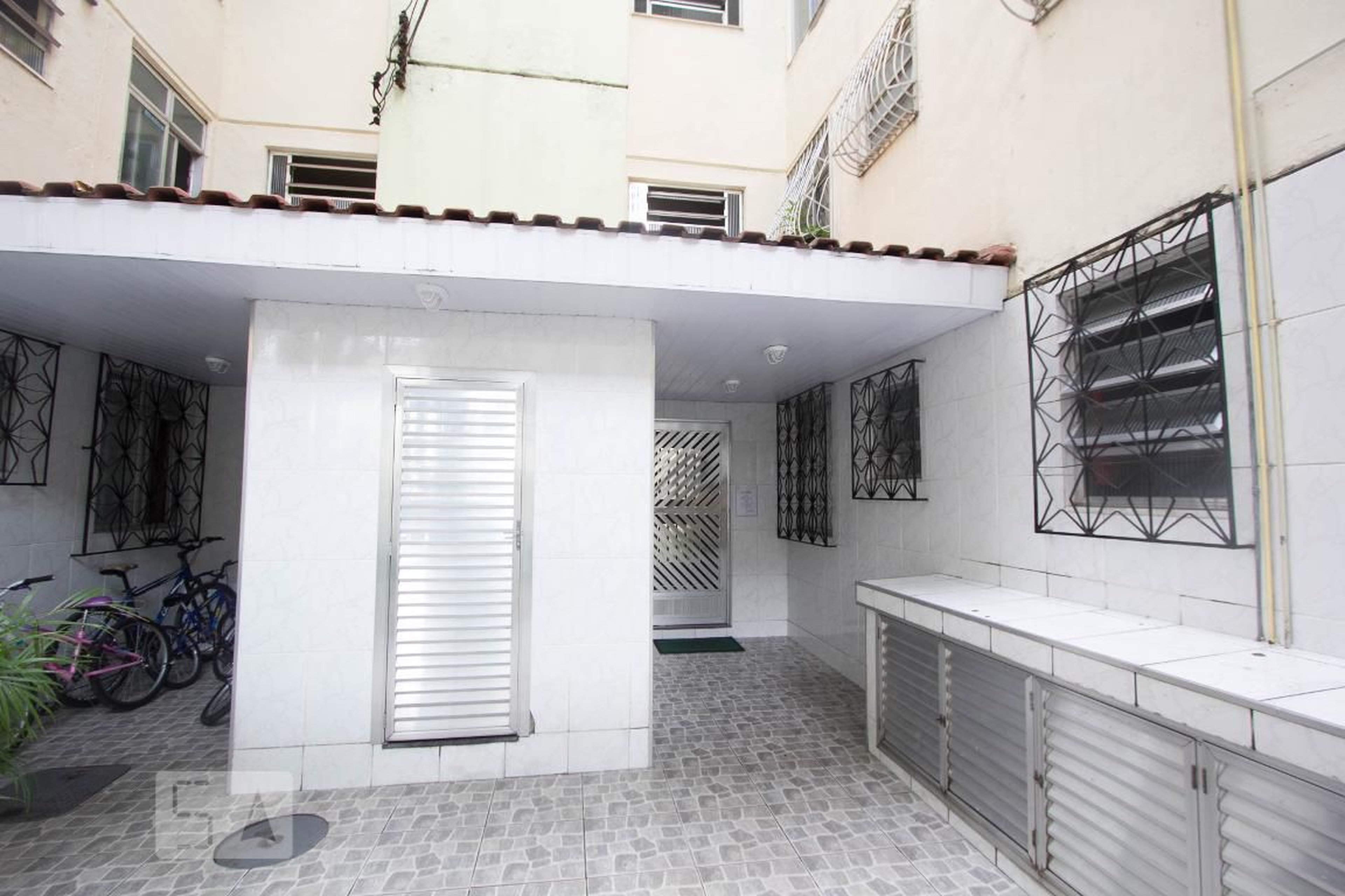 Hall - Alexandre Travassos dos Ssantos