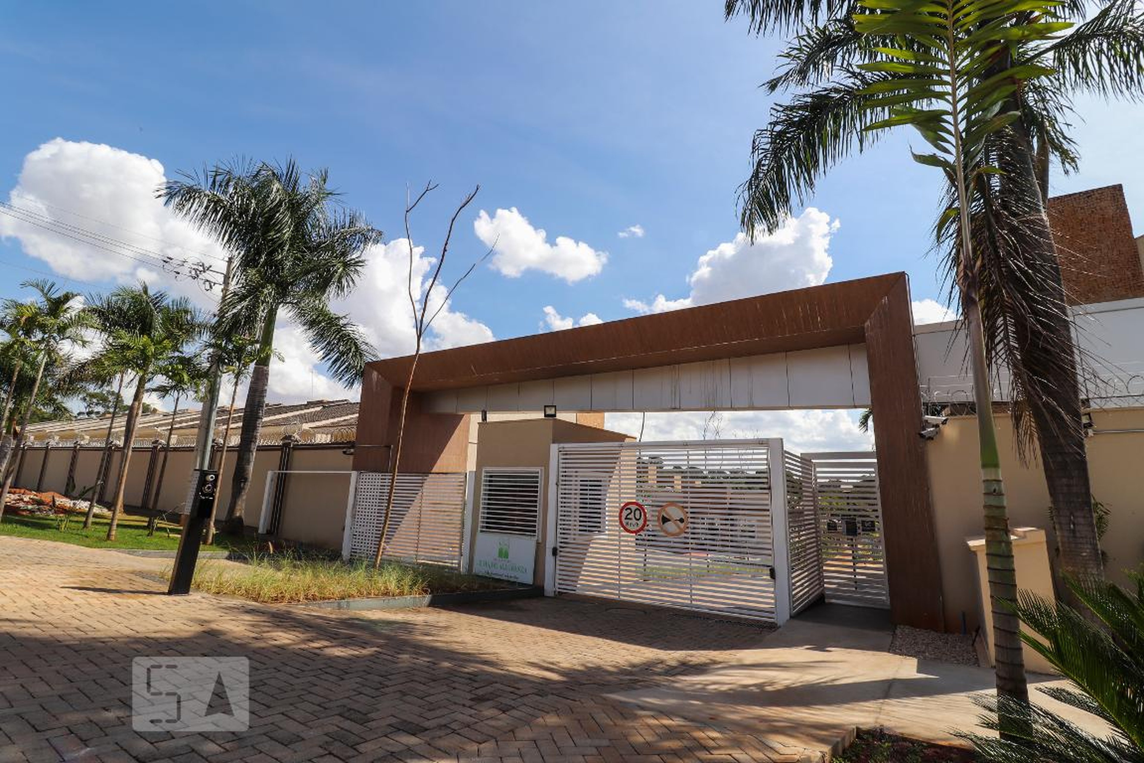 Fachada Condomínio em Avenida Pio Correia, 50