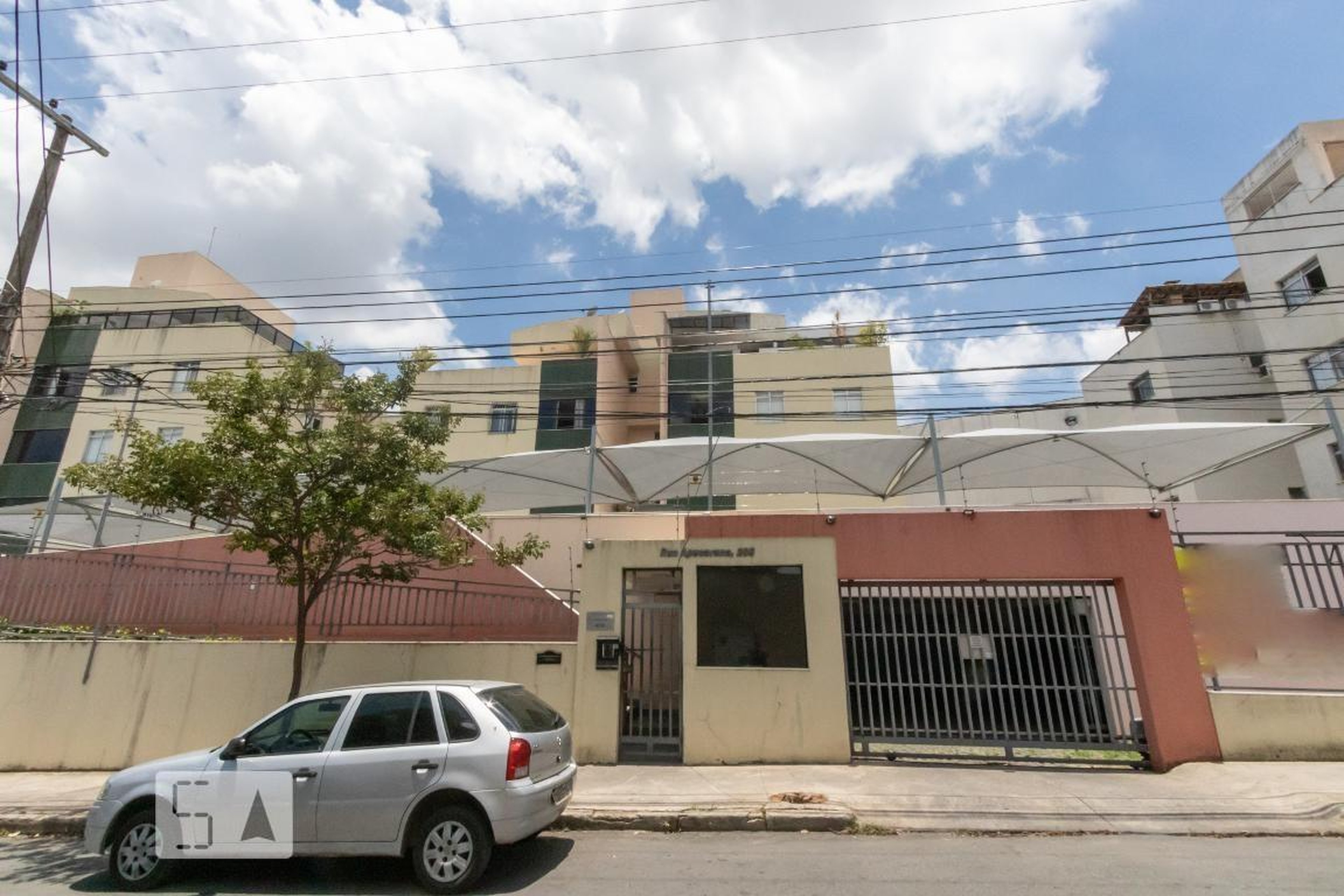 Fachada Condomínio em Rua Apucarana, 208