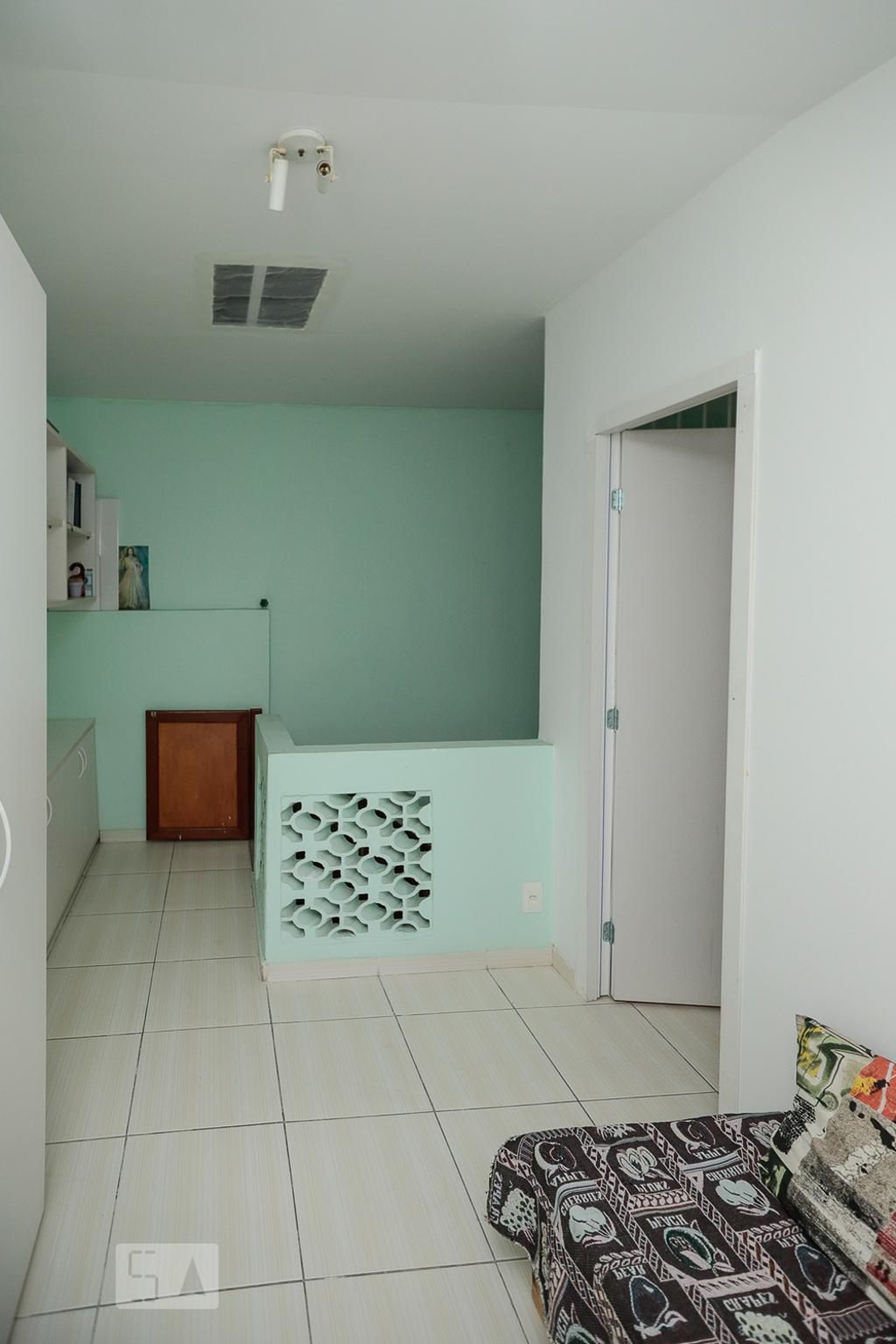 Hall - null