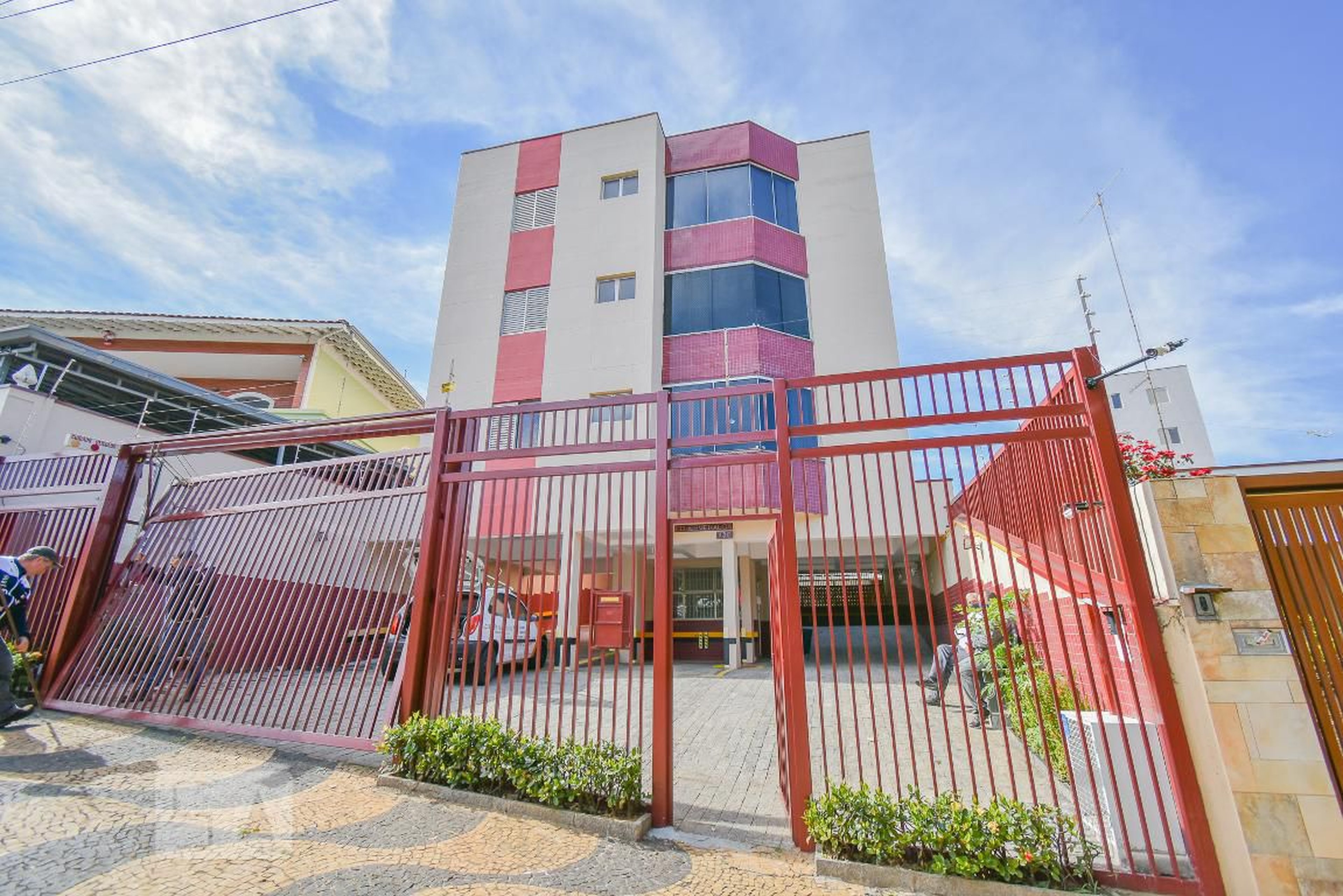 Fachada do Condomínio Condomínio Esmeralda