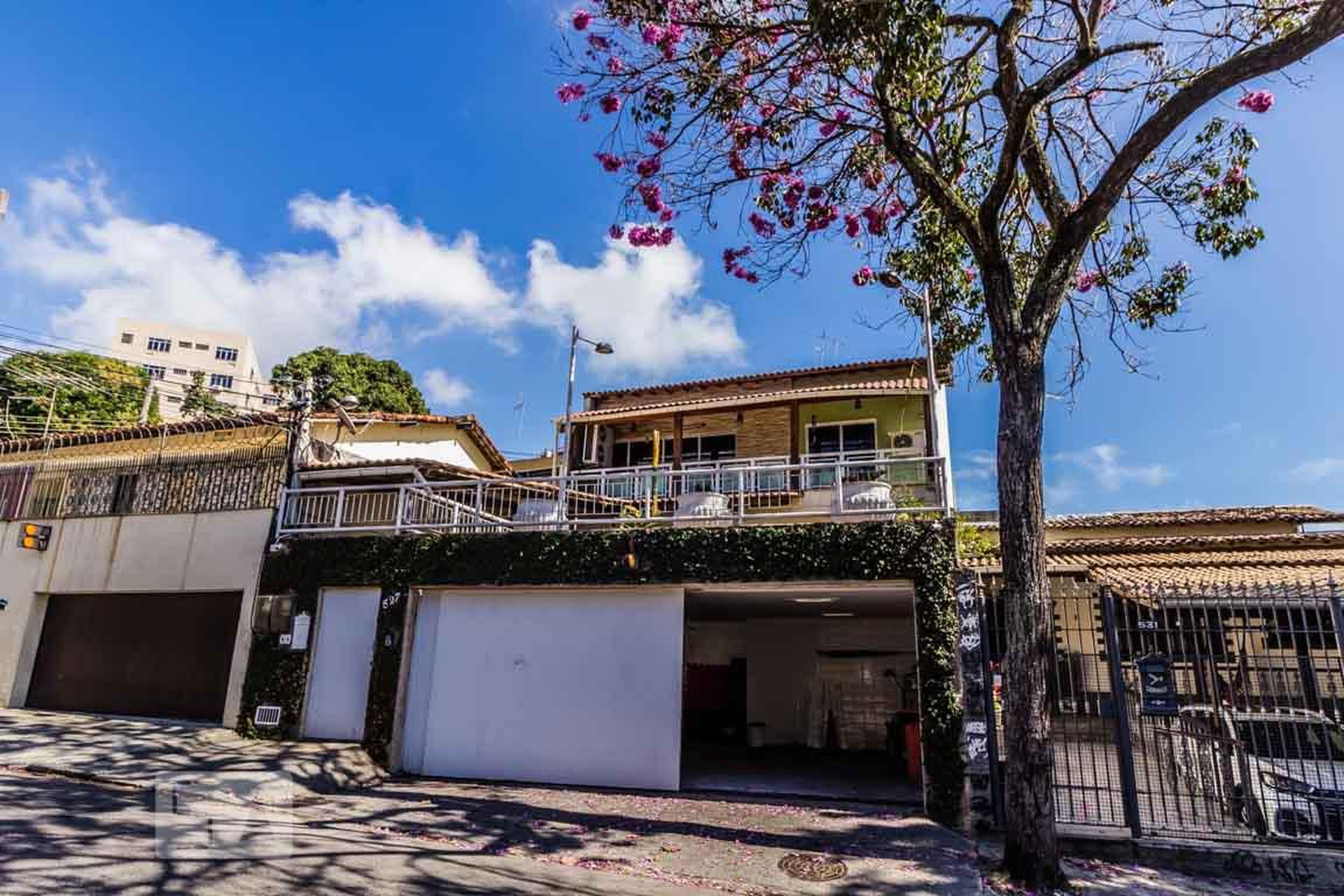 Fachada Condomínio em Rua Babaçu, 527