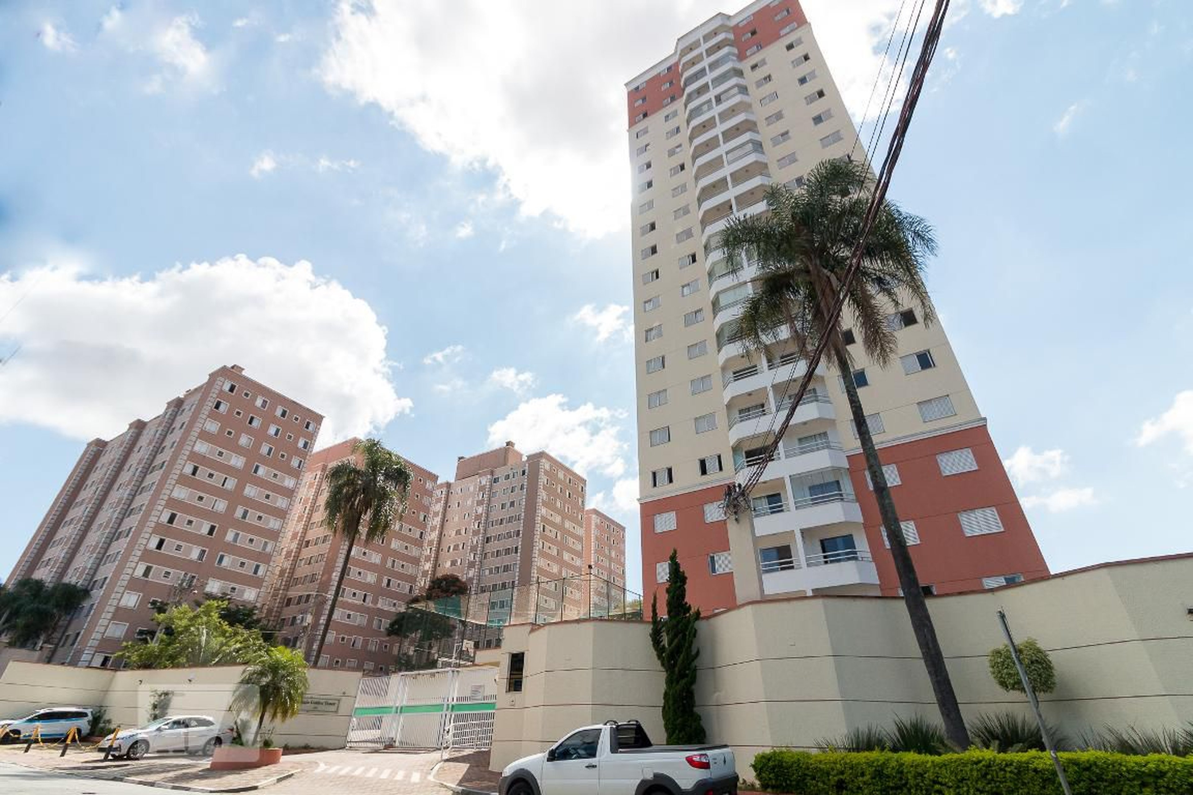 Fachada do condomínio Condomínio Villagio Golden Tower