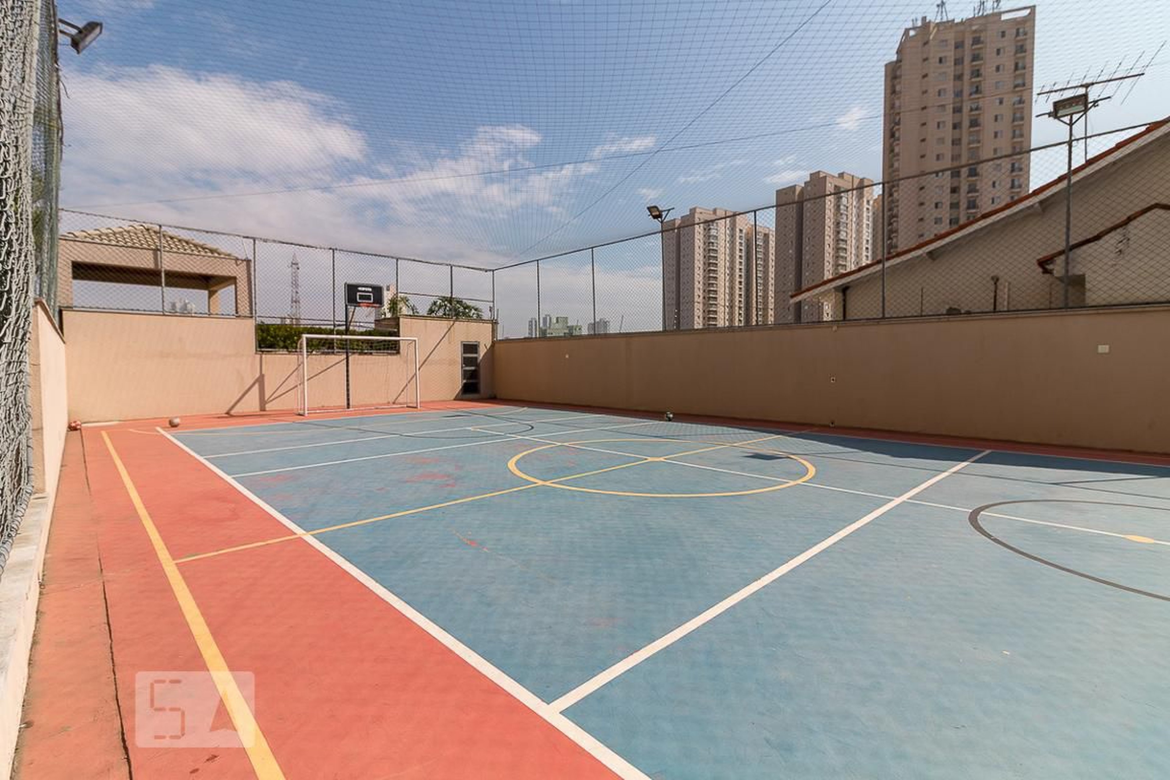 Quadra poliesportiva - Place de Soleie