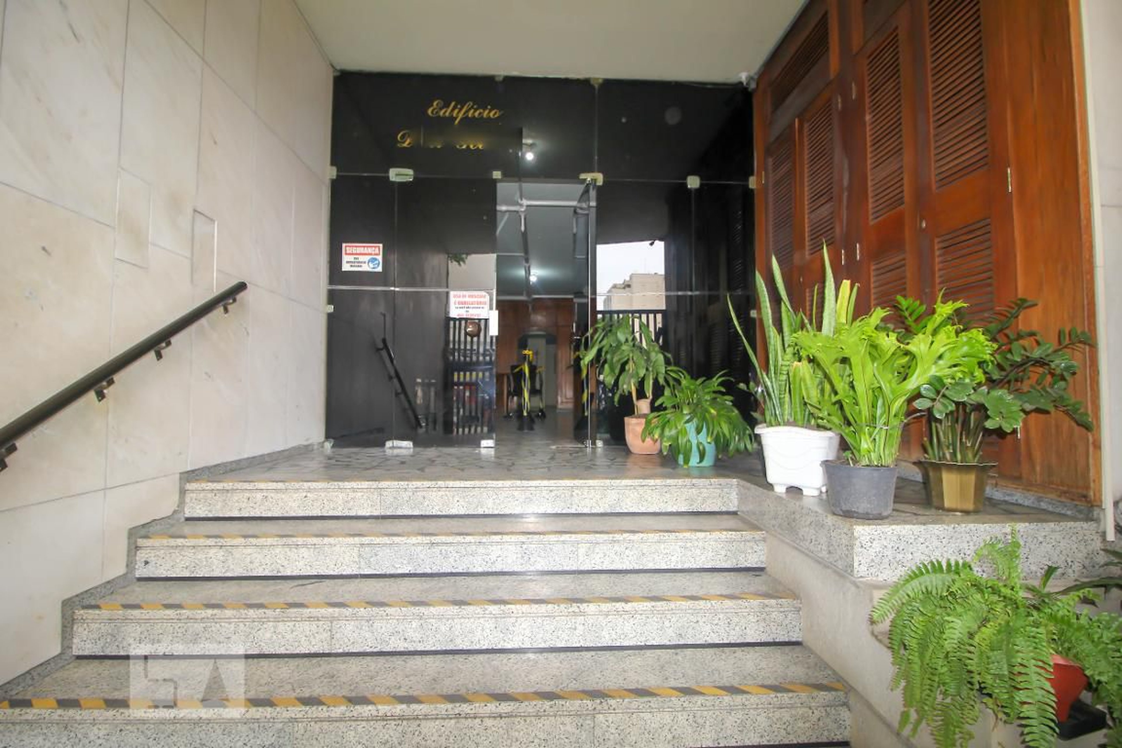 Entrada do Prédio - DOM Pedro