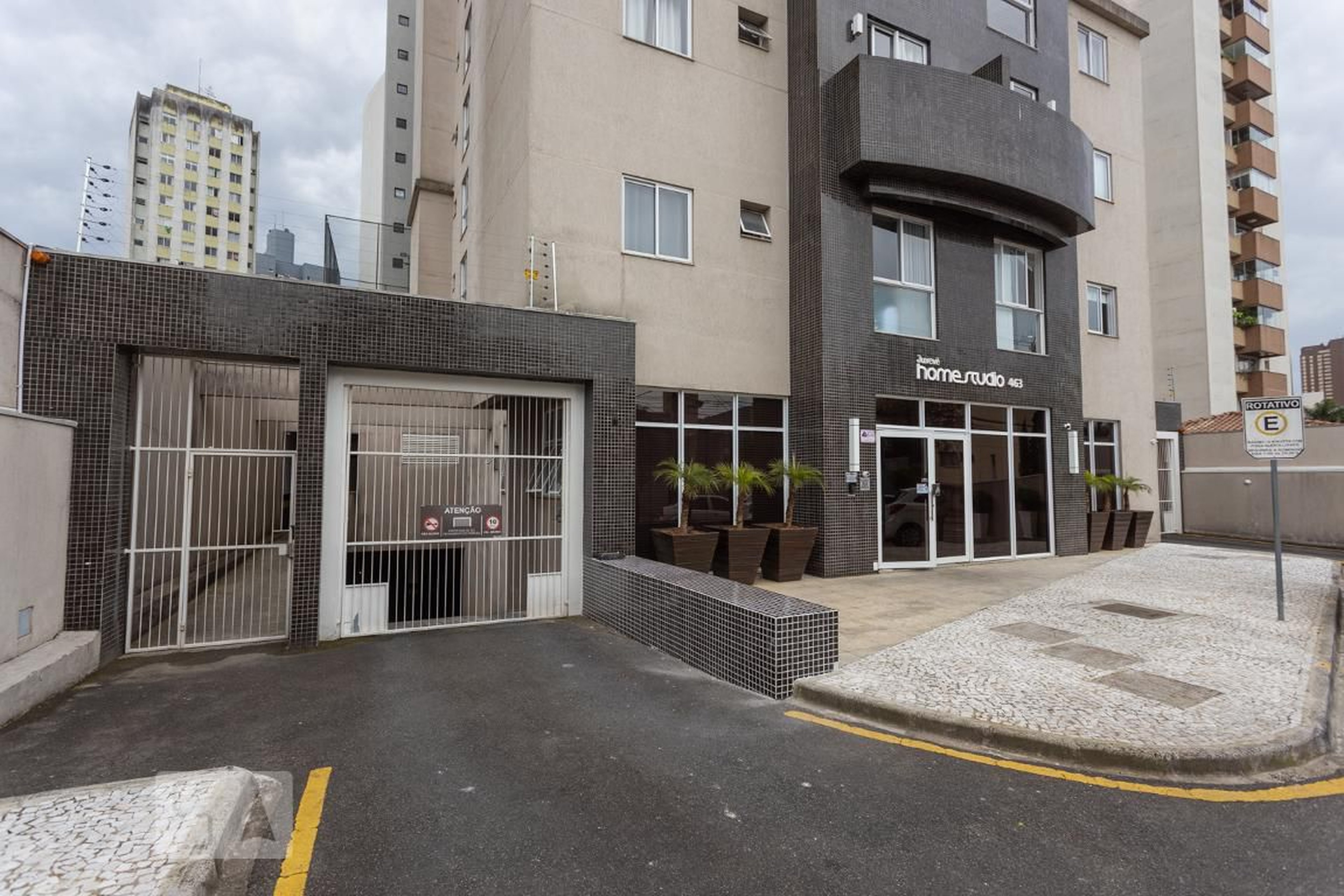 Fachada Condomínio Juvevê Home Studio