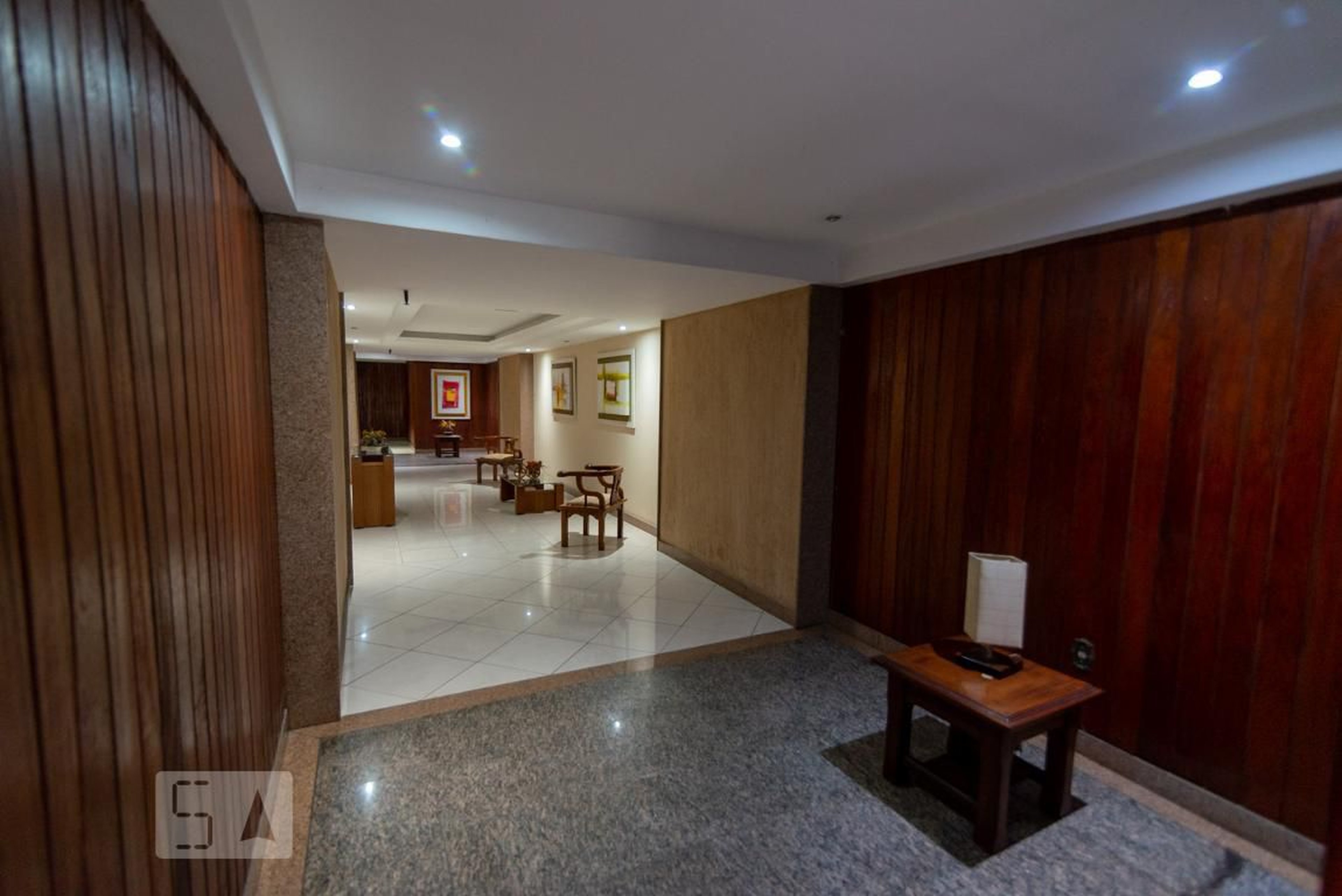 Hall de Entrada - La Montagne