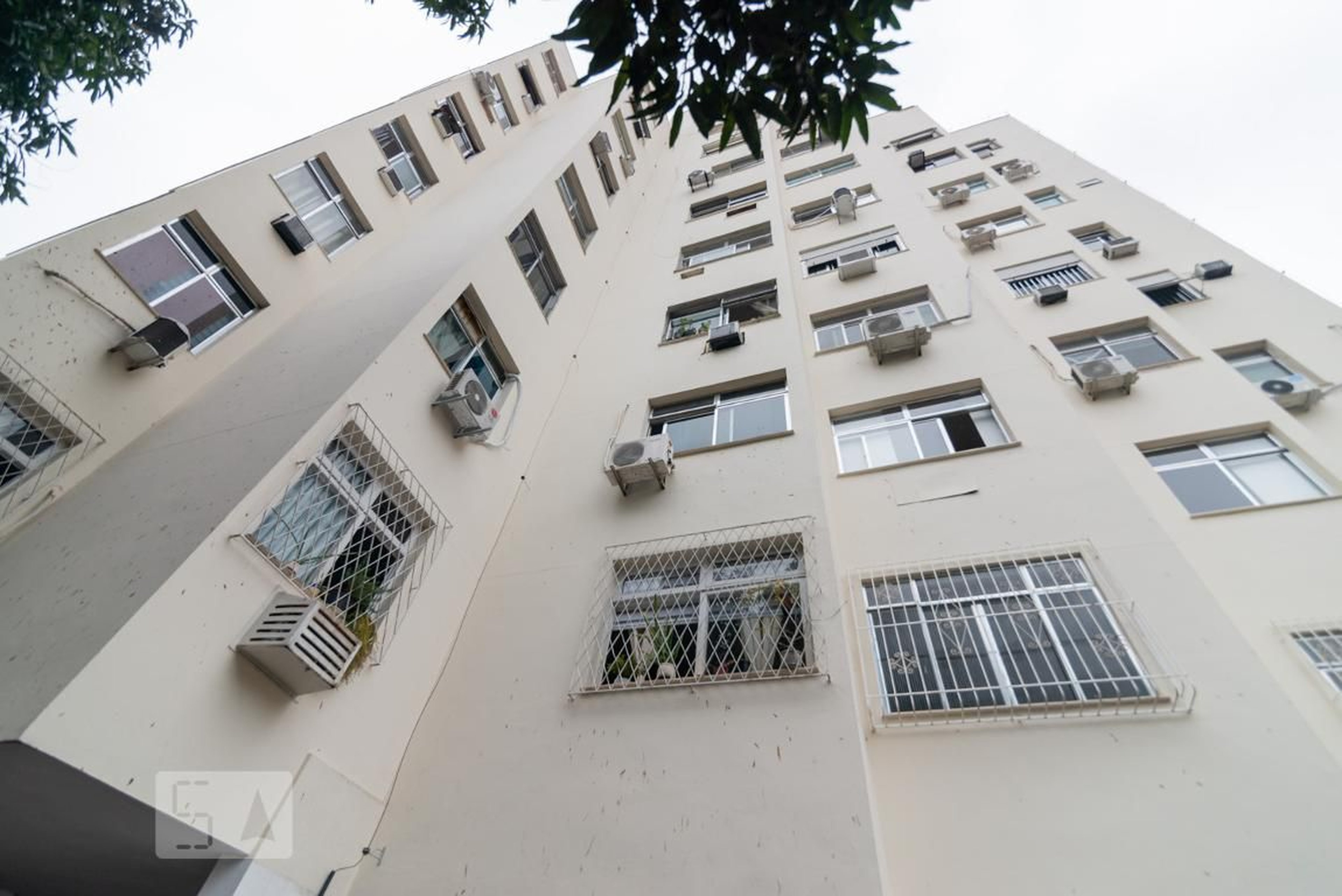 Fachada do Condomínio Condomínio San Rodrigo