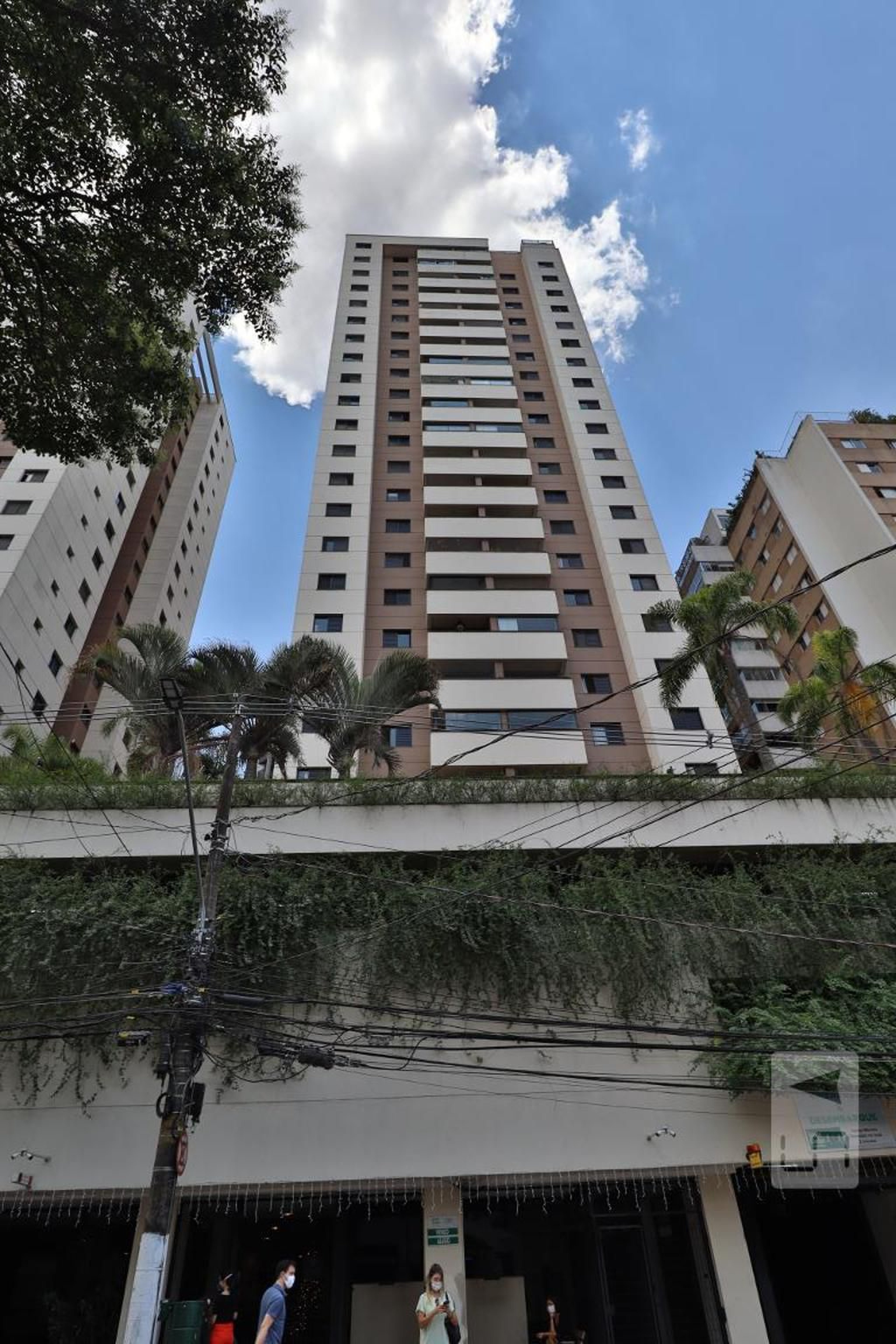 Fachada Condomínio em Rua João Moura, 850