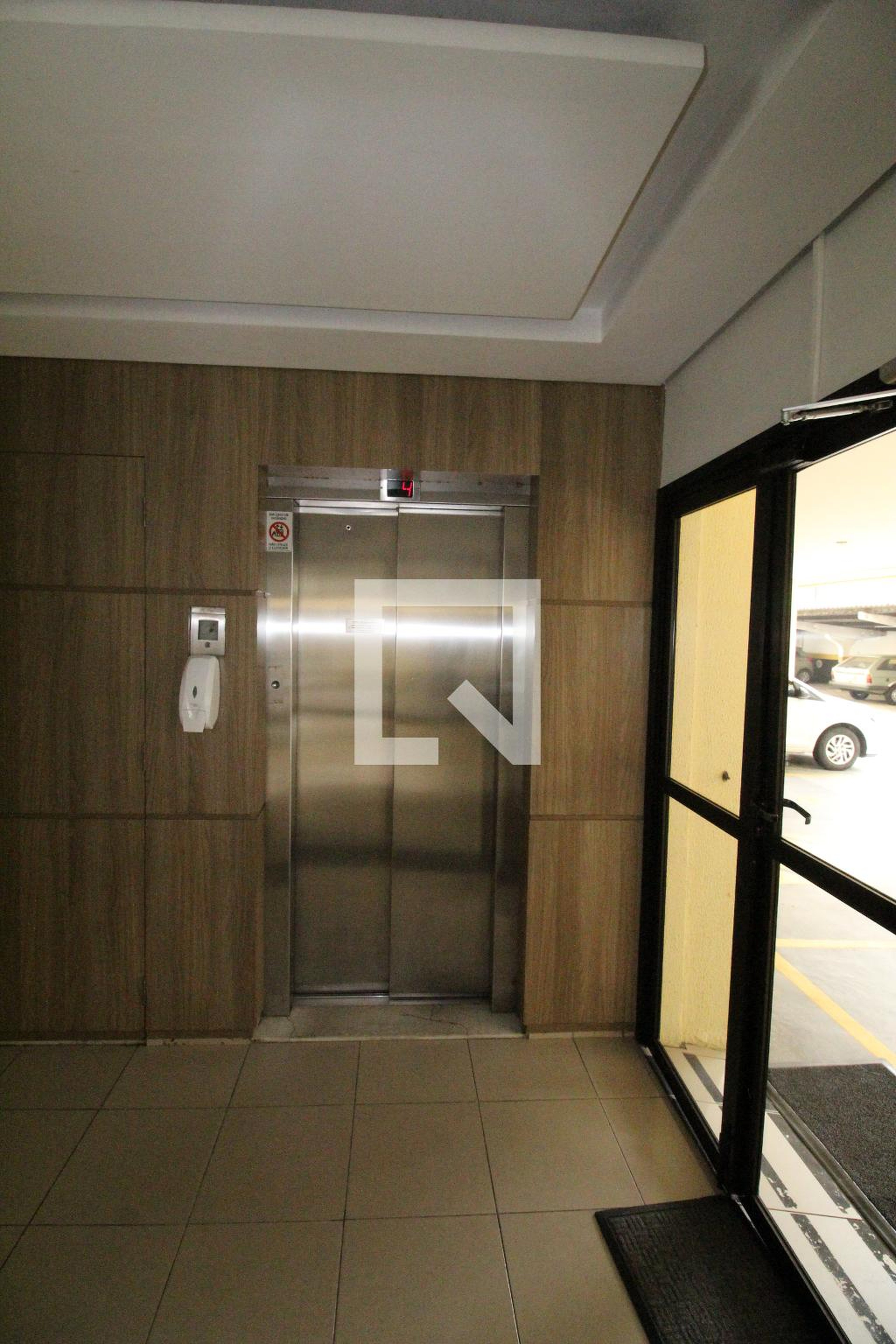 Elevador - WEST TOWER