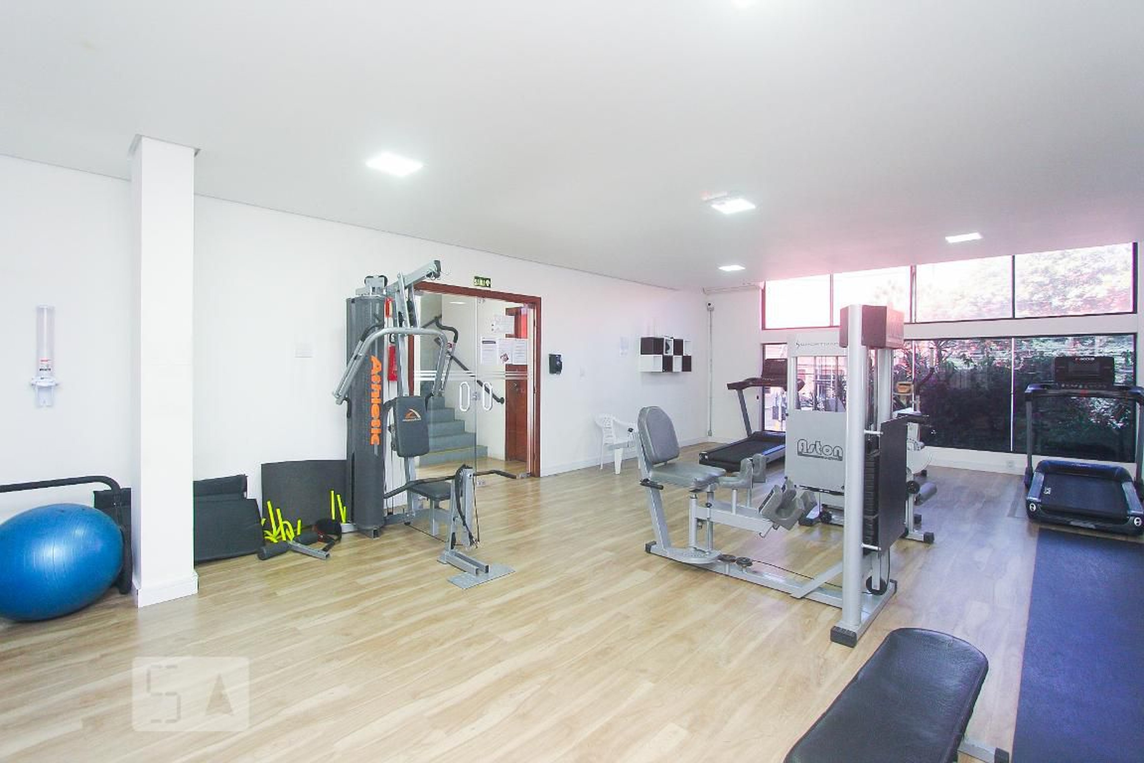 ACADEMIA - Country Boulevard