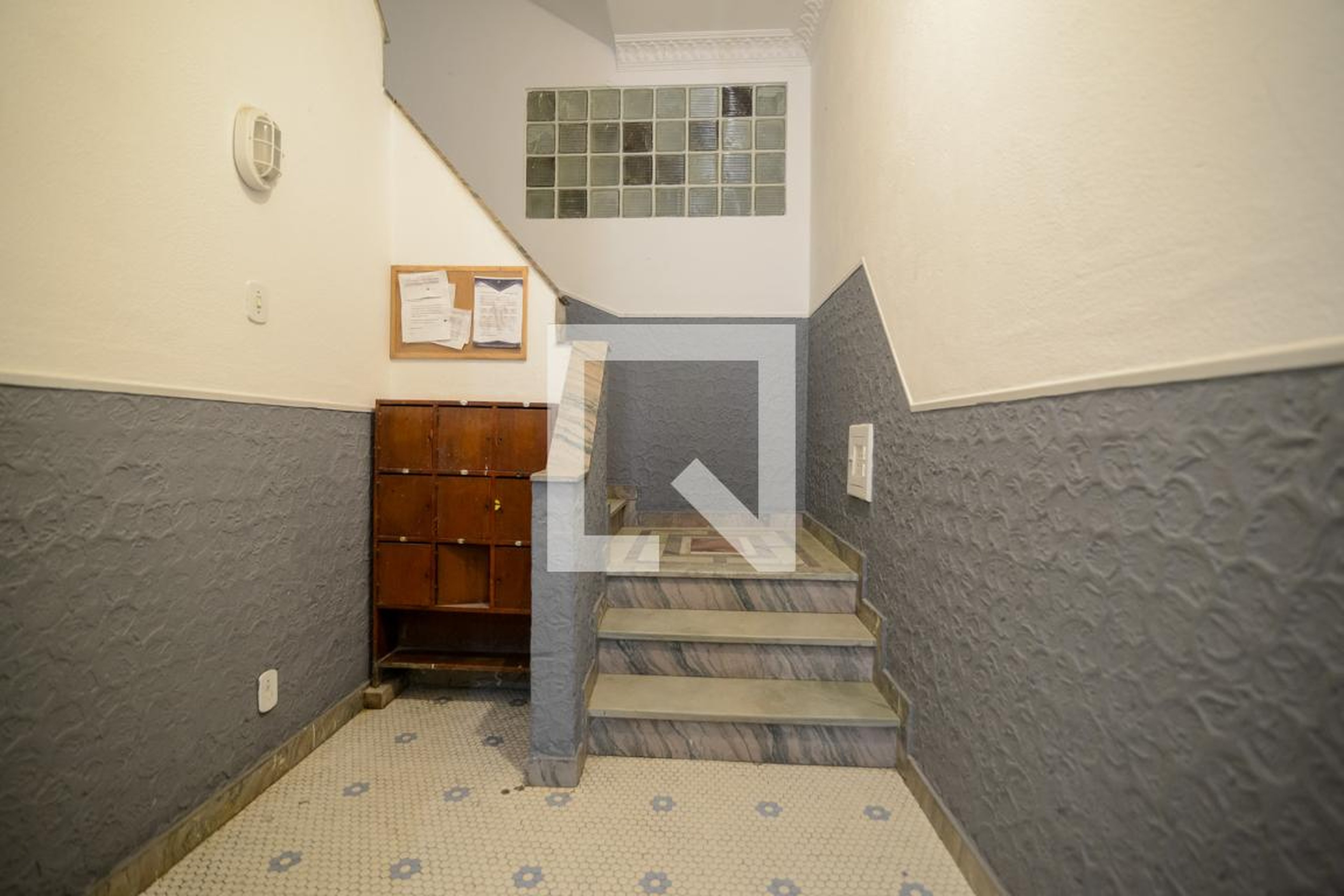 Hall - null