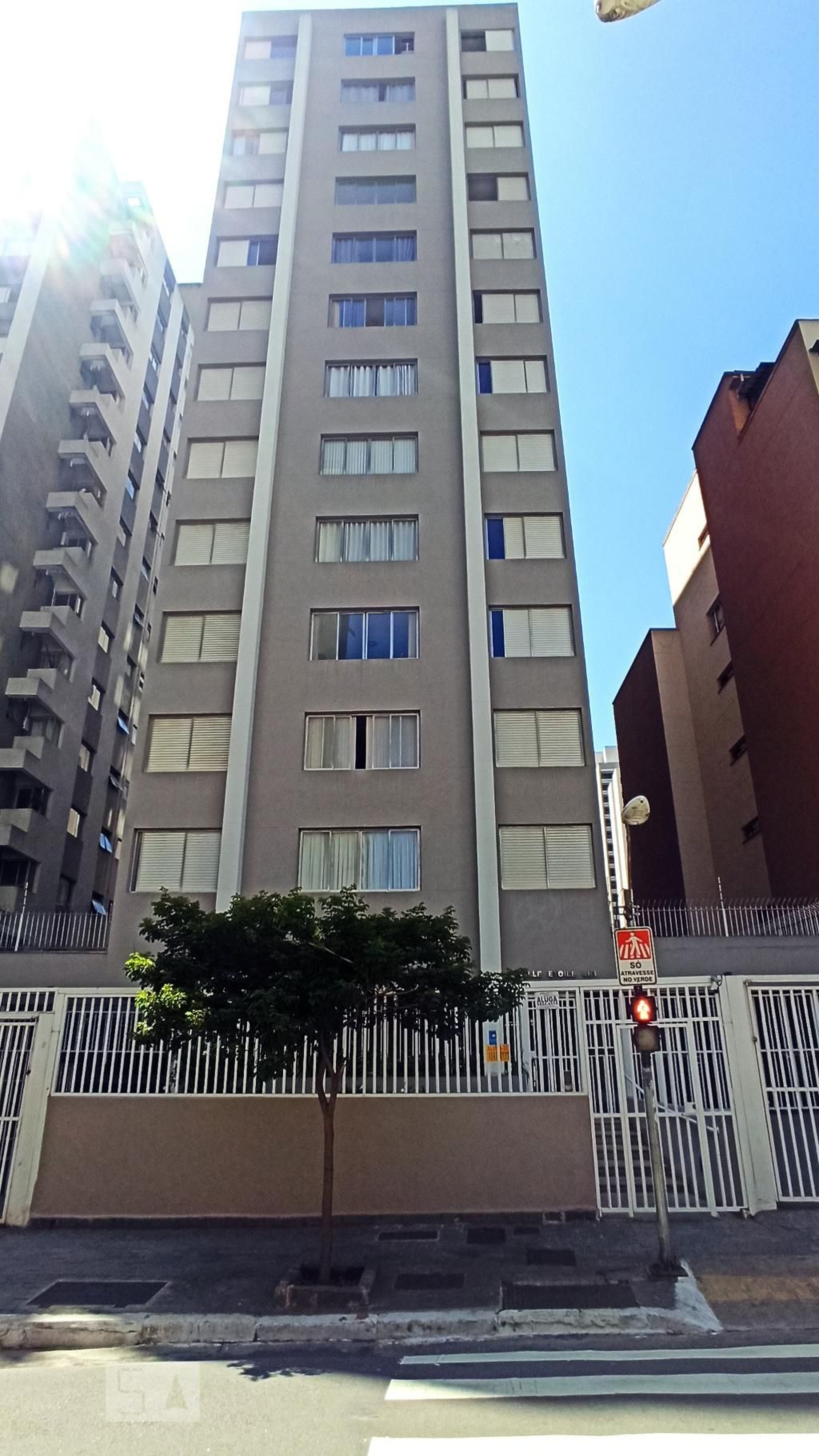 Fachada do Condomínio Edifício Ville Etoile