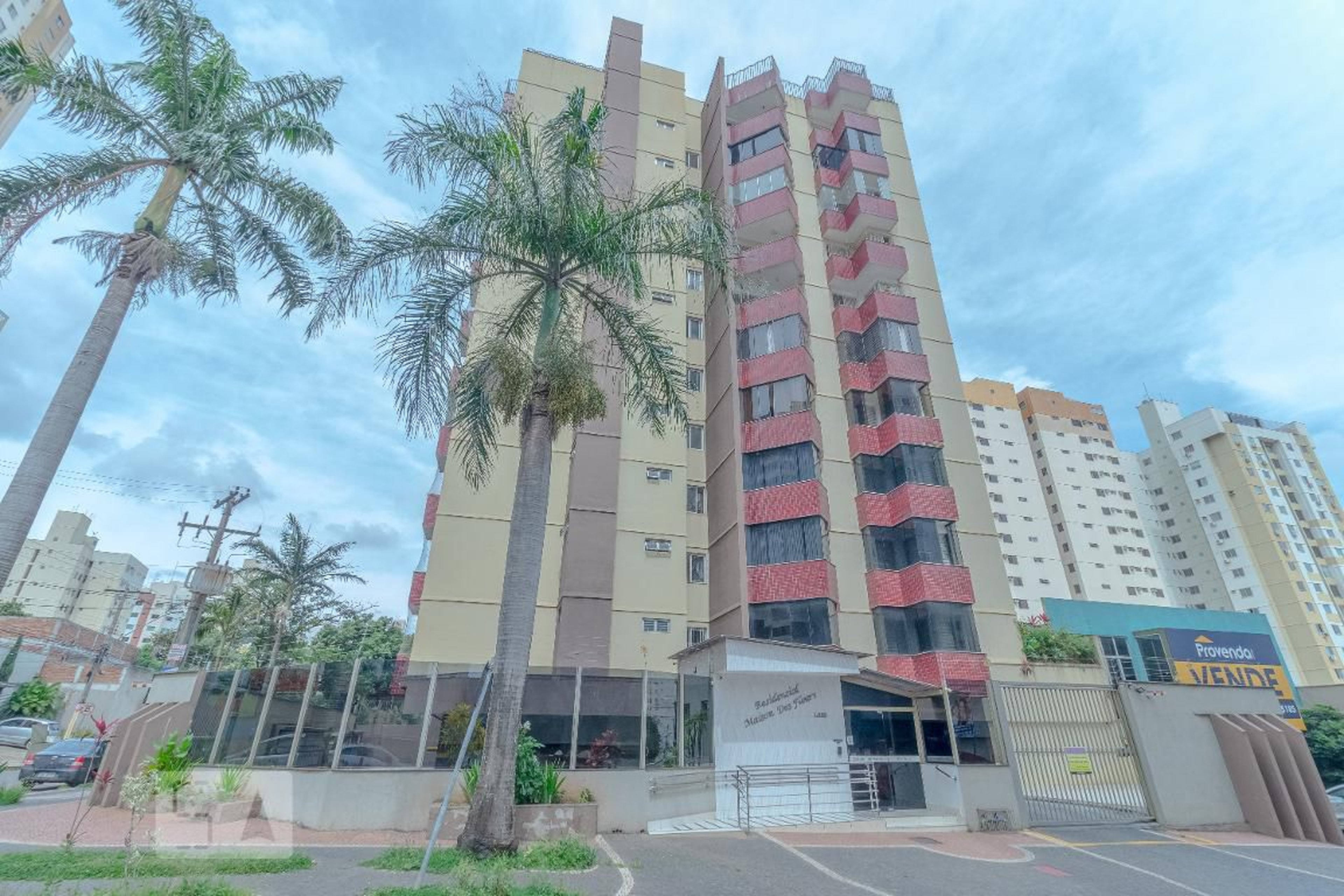 Fachada do Condomínio Edifício Maison Des Fluers