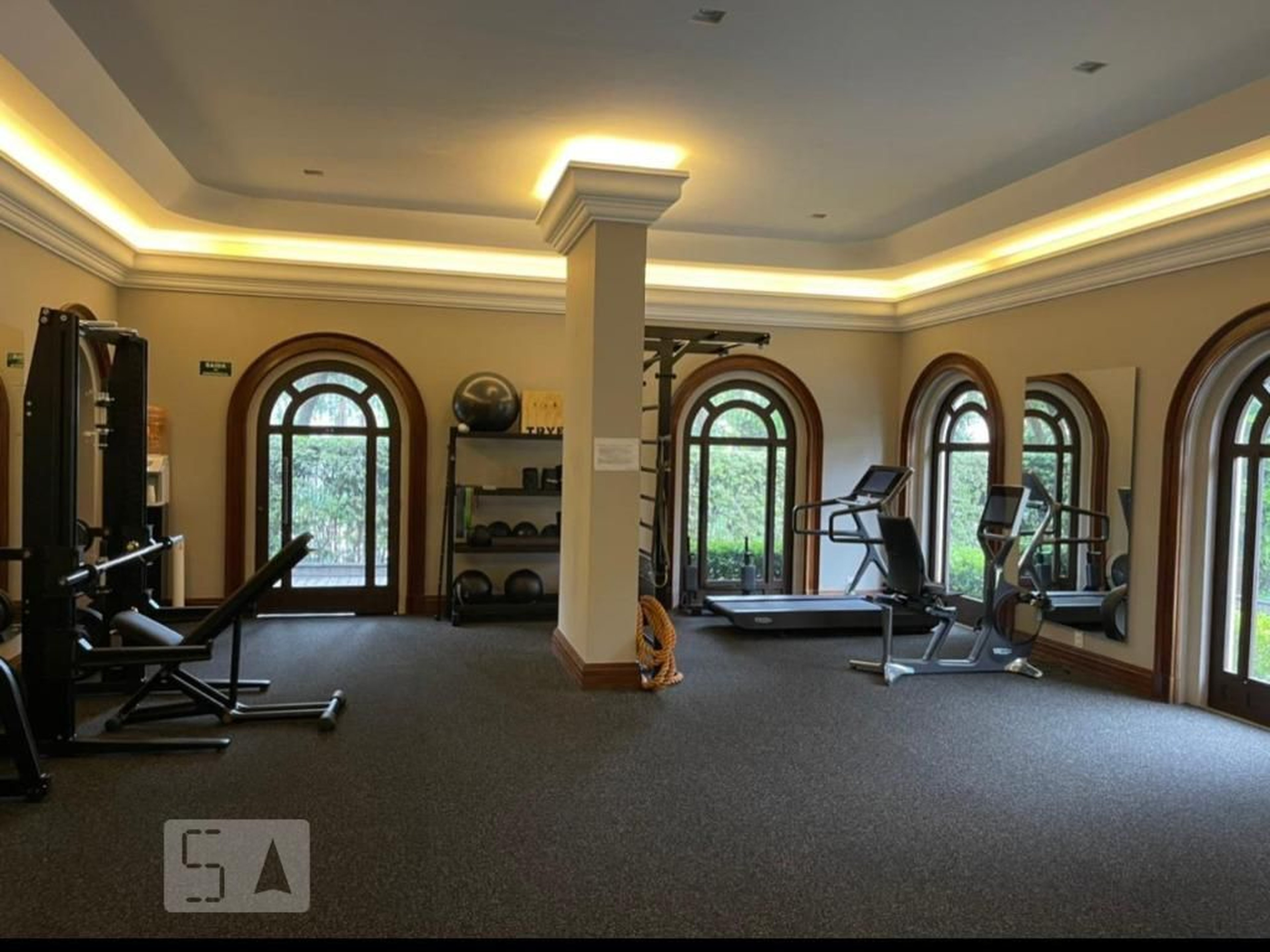 Academia - Plaza Athenee