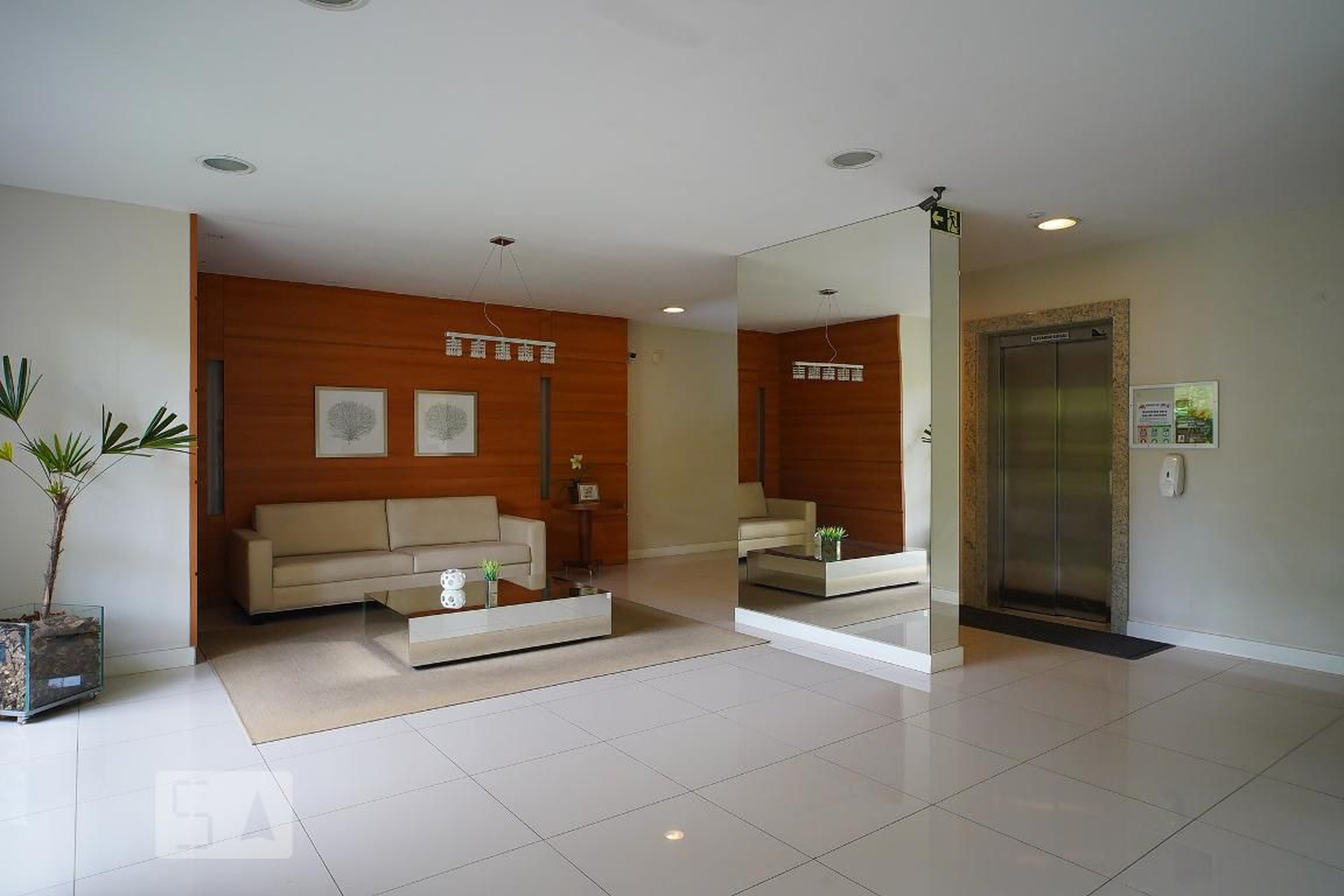 Hall de Entrada Condomínio em Rua Mauro Guedes de Oliveira, 254