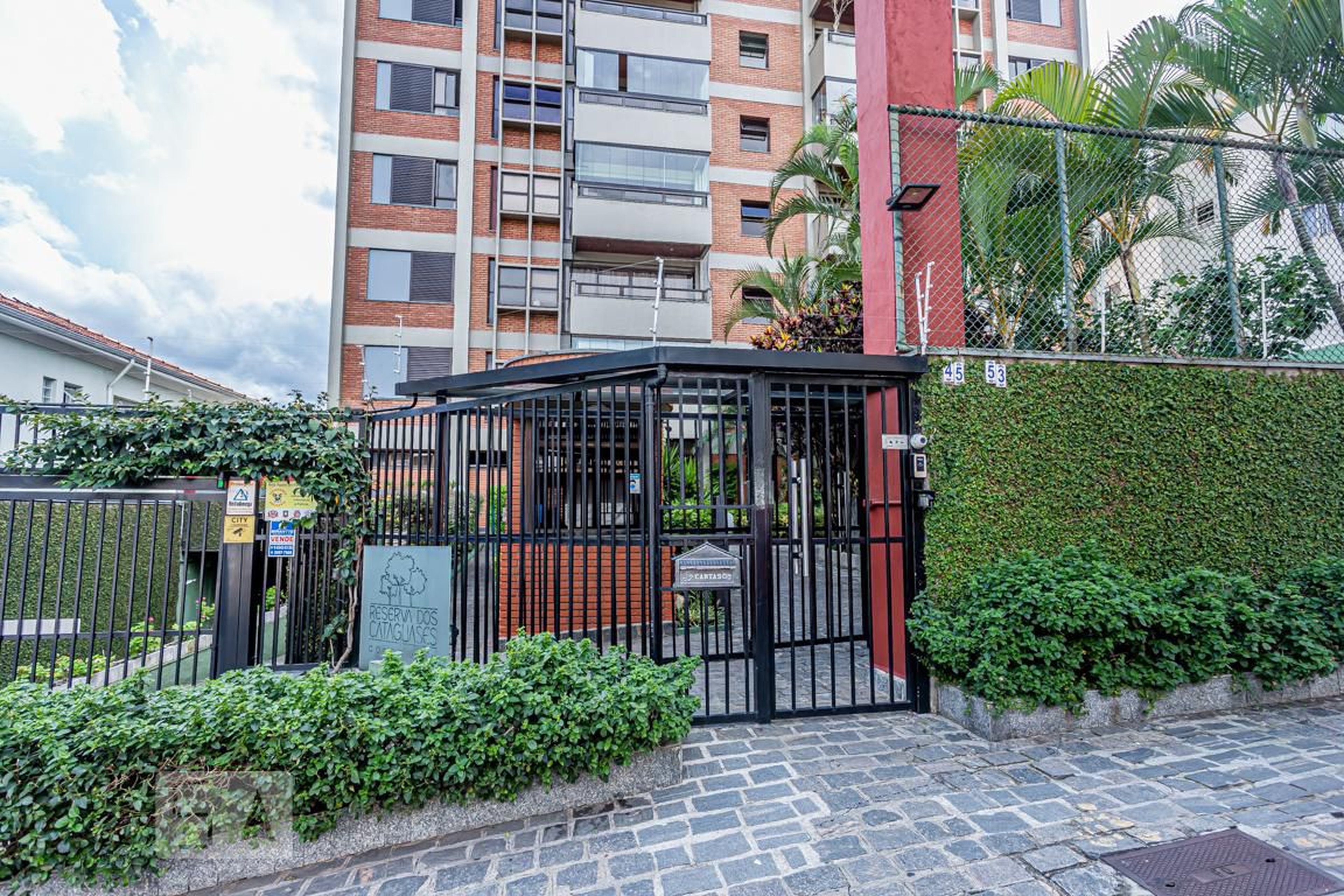 Fachada Condomínio Reserva dos Catanguases