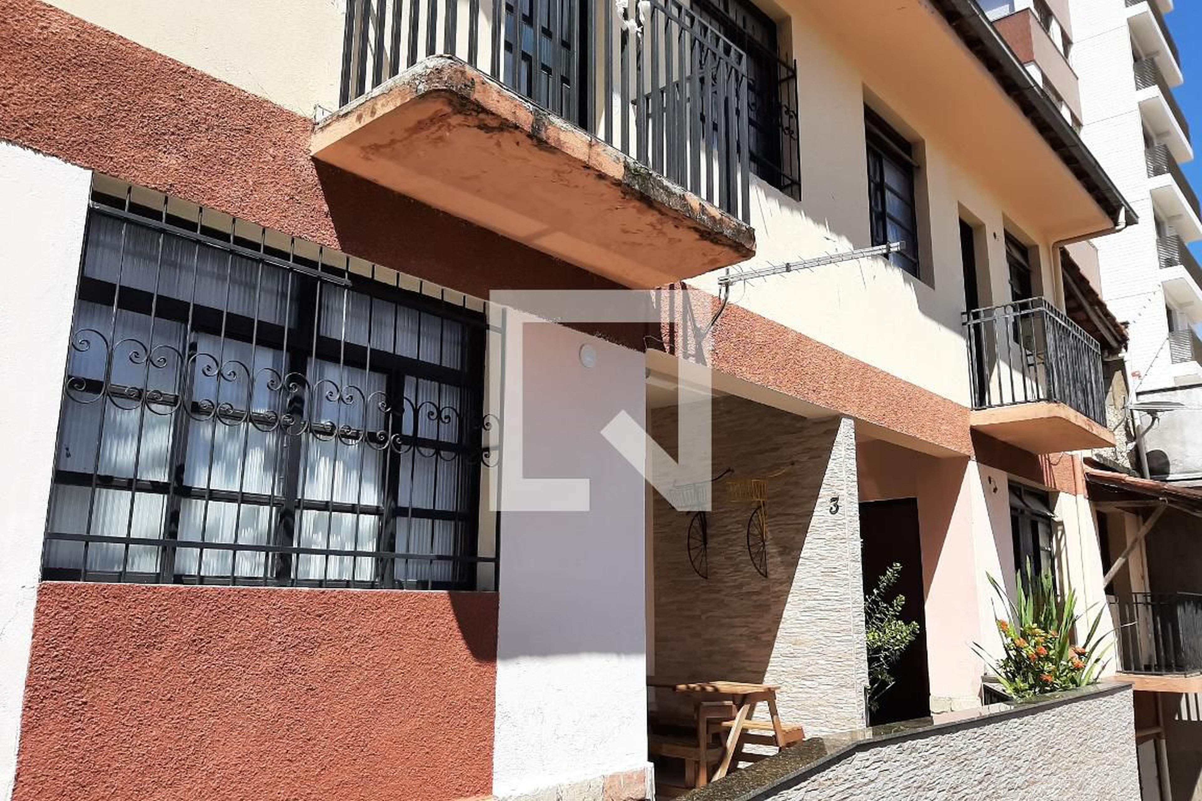 Fachada Condomínio em Rua Raimundo Vaz de Melo, 191