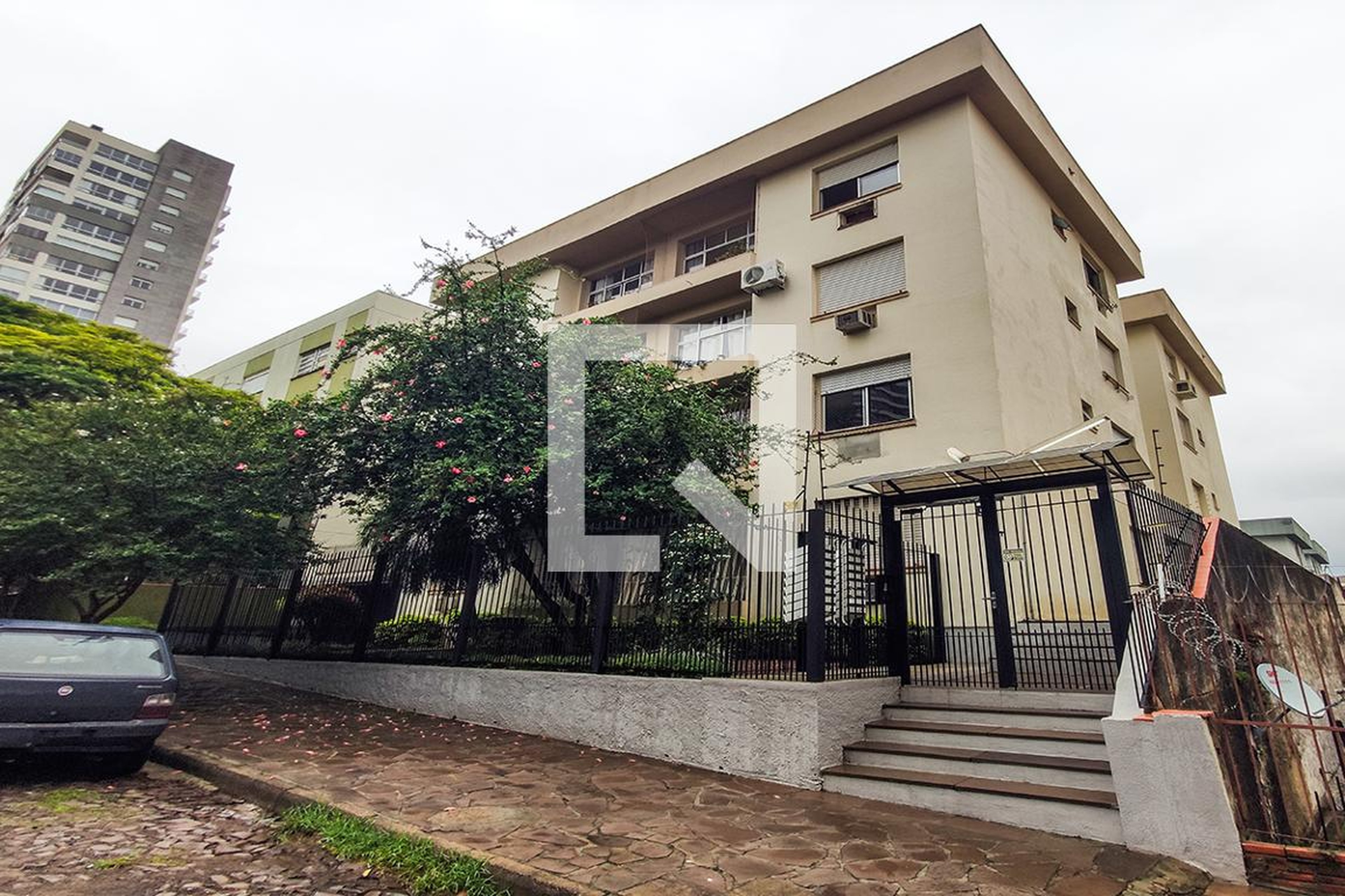 Fachada Condomínio em Rua Tomás Flôres, 95
