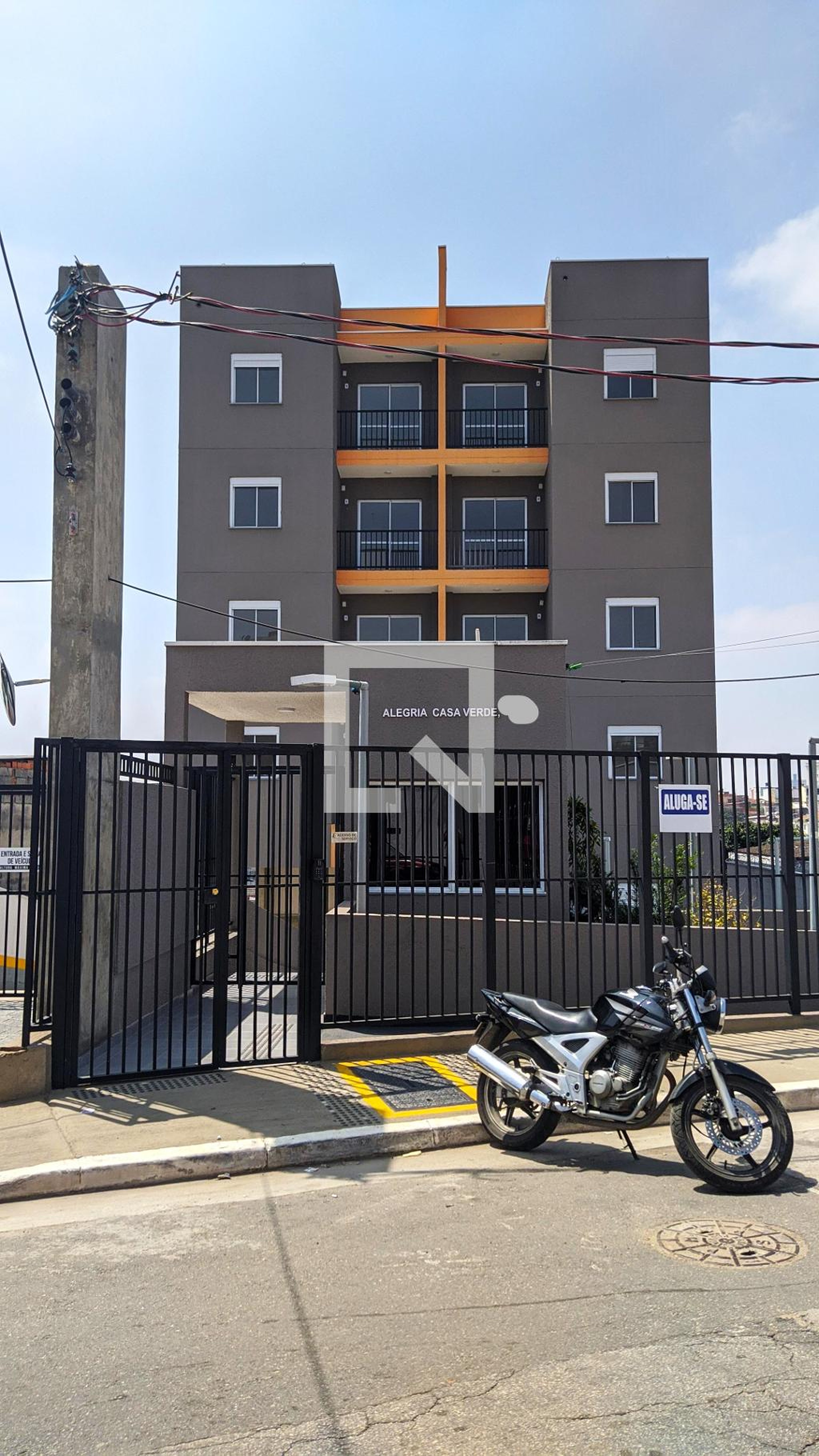 Fachada do Condomínio Condomínio Alegria Casa Verde