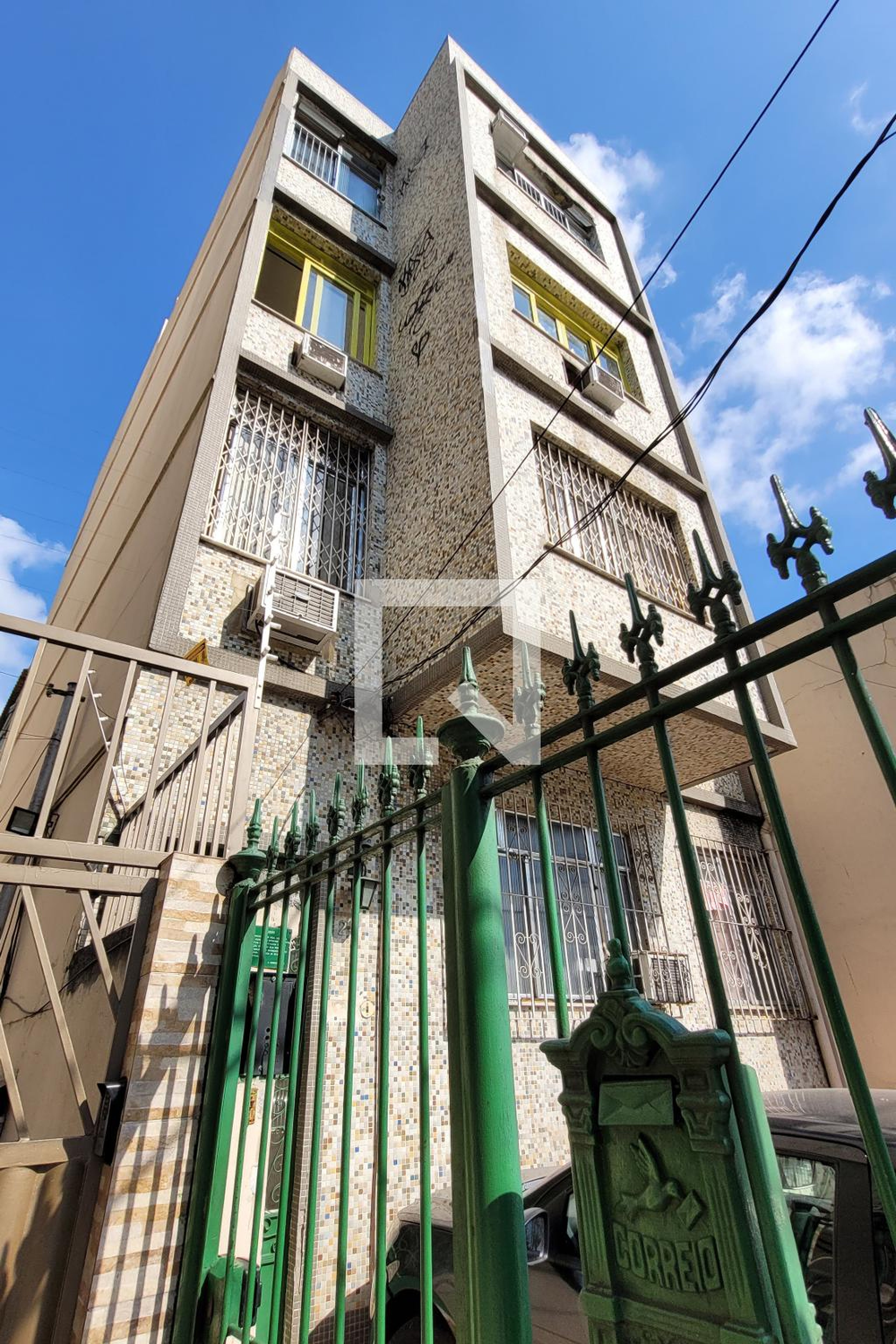 Fachada Condomínio em Rua Professor Eurico Rabelo, 217