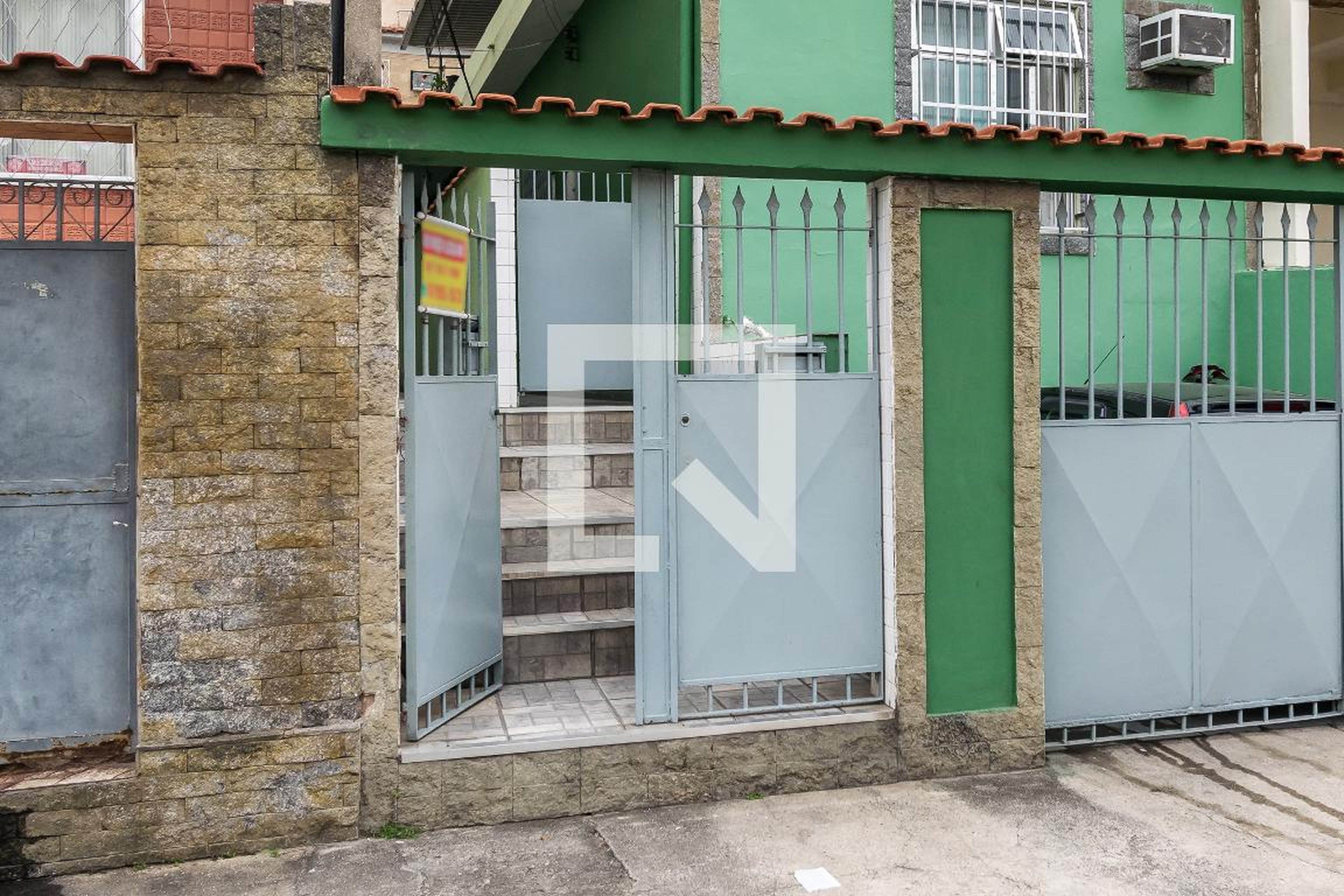 Fachada Condomínio em Rua Fuas Roupinho, 138