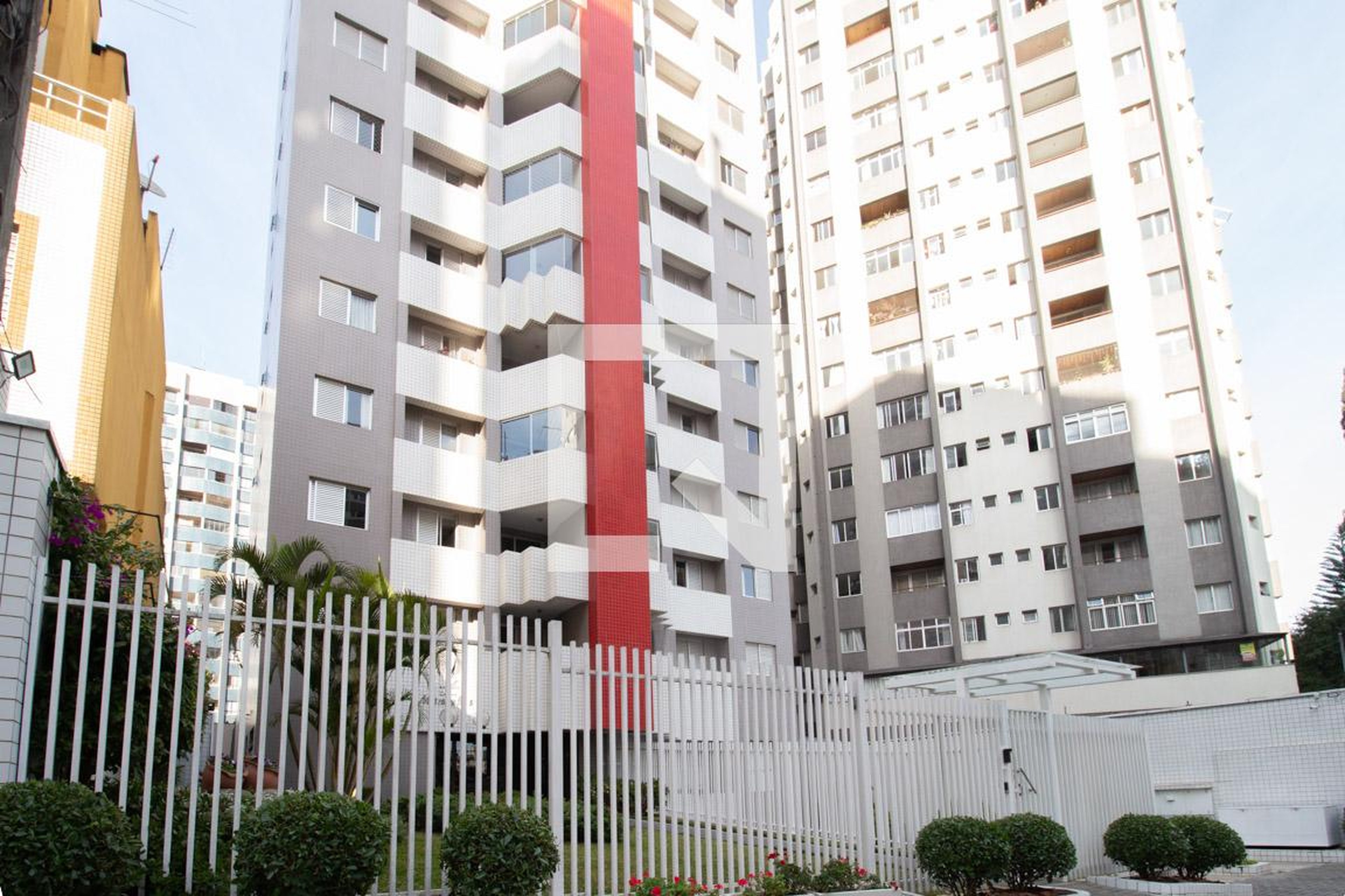 Fachada do Condomínio EDIFÍCIO COLINA MEMPHIS