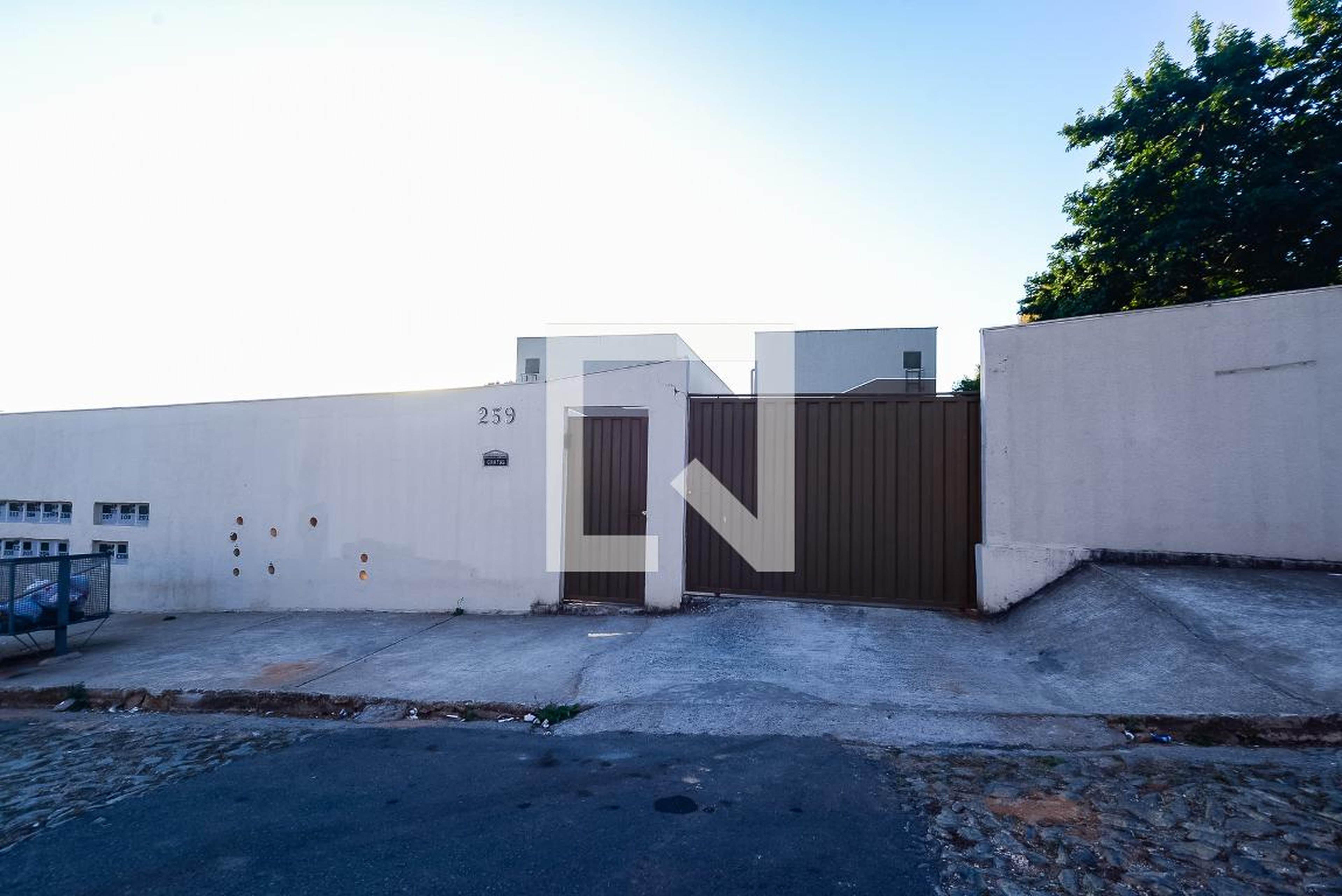 Fachada Condomínio em Rua Conceição Alves Moreira, 259