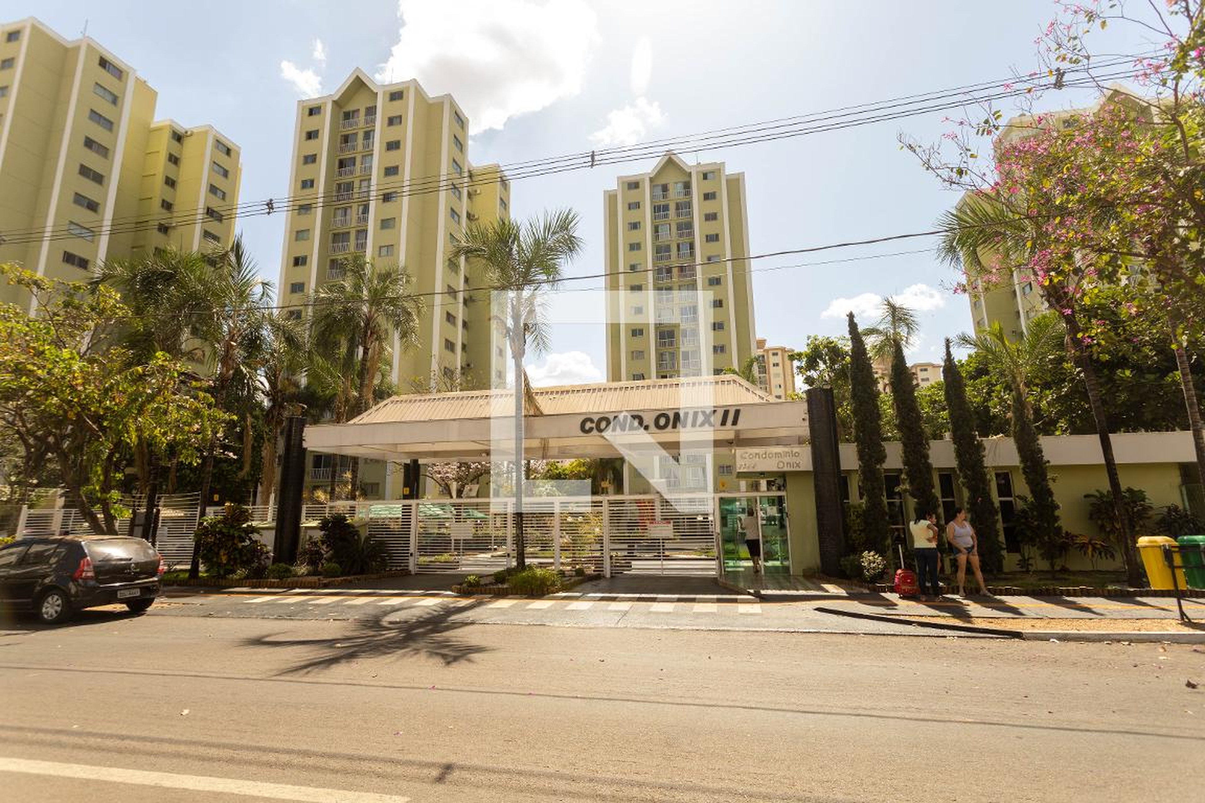 Fachada do Condomínio Edifício Onix