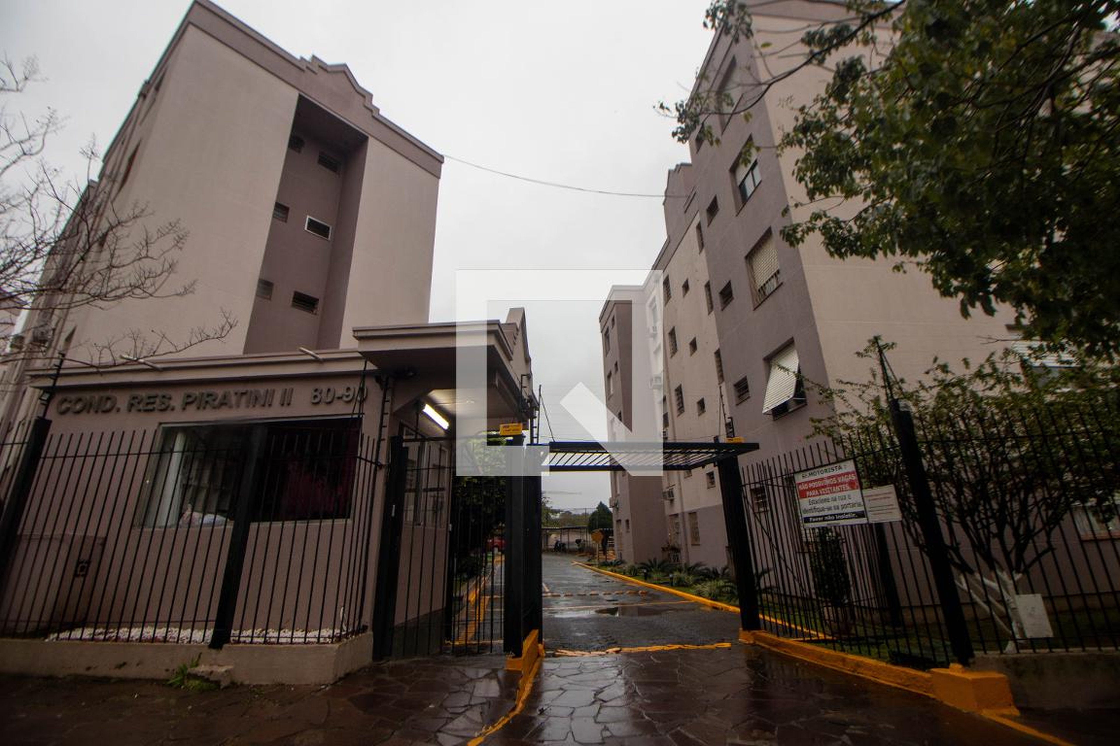 Fachada do Condomínio Condomínio Piratini II